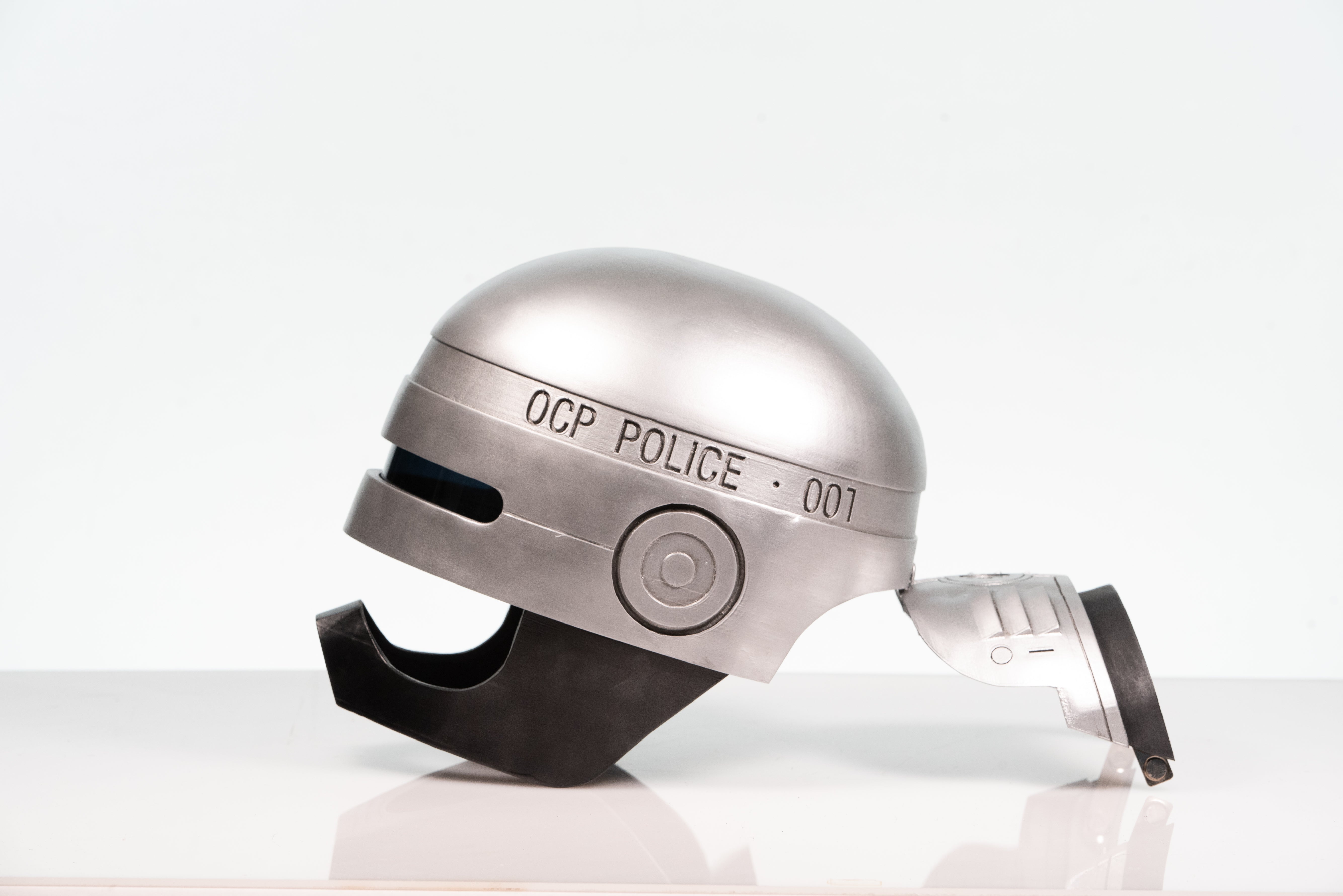 Robot Justice Helmet - Futuristic Cosplay Prop for Superhero Costume & Sci-Fi Conventions - Perfect for Halloween, Comic Con, and Themed Parties