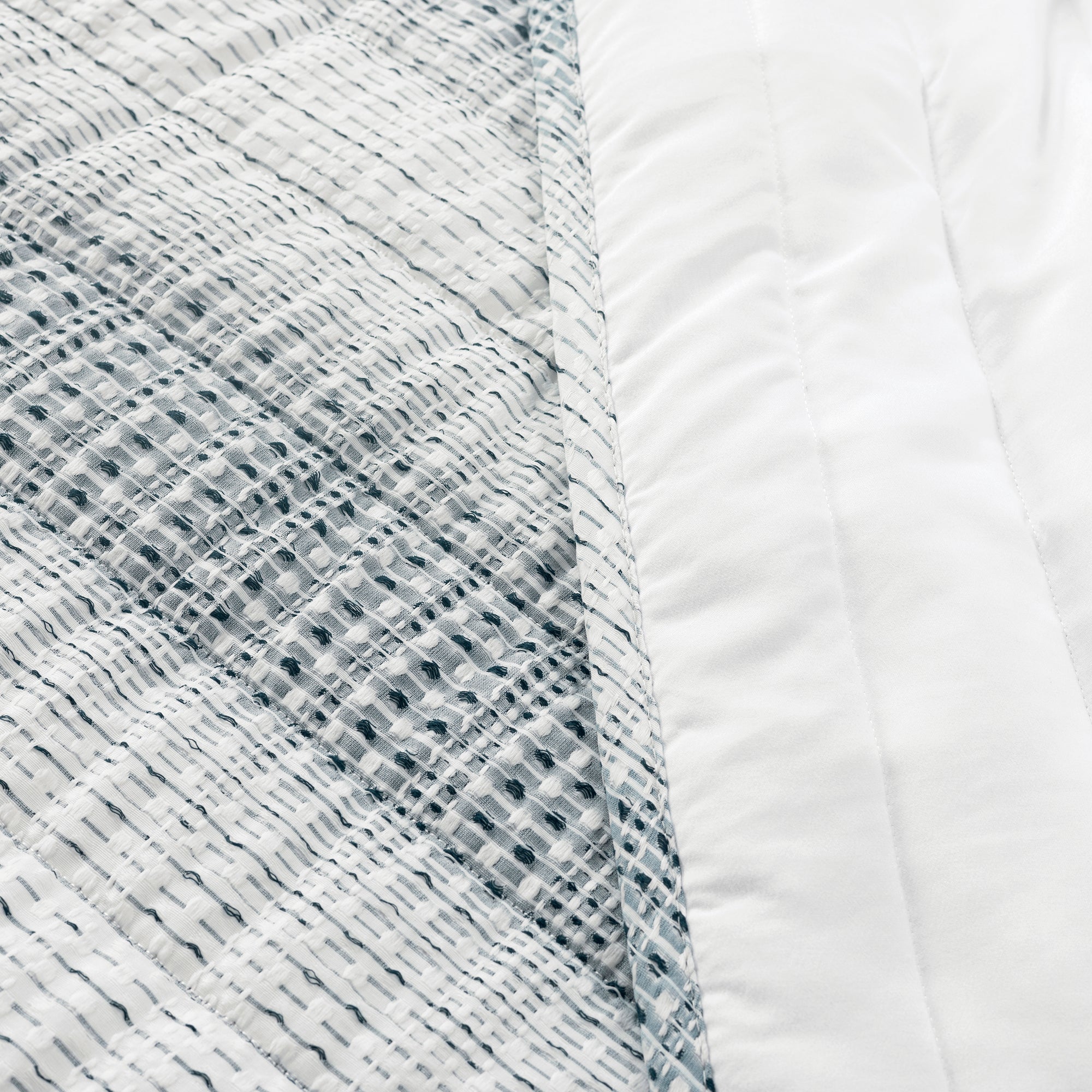 Premium Yarn Dyed Textured Stripe Waffle Quilt 3-Piece Bedding Set - Soft & Breathable Comforter, Pillow Shams & Bed Skirt - Perfect for Cozy Bedrooms, Guest Rooms & Dorm Decor