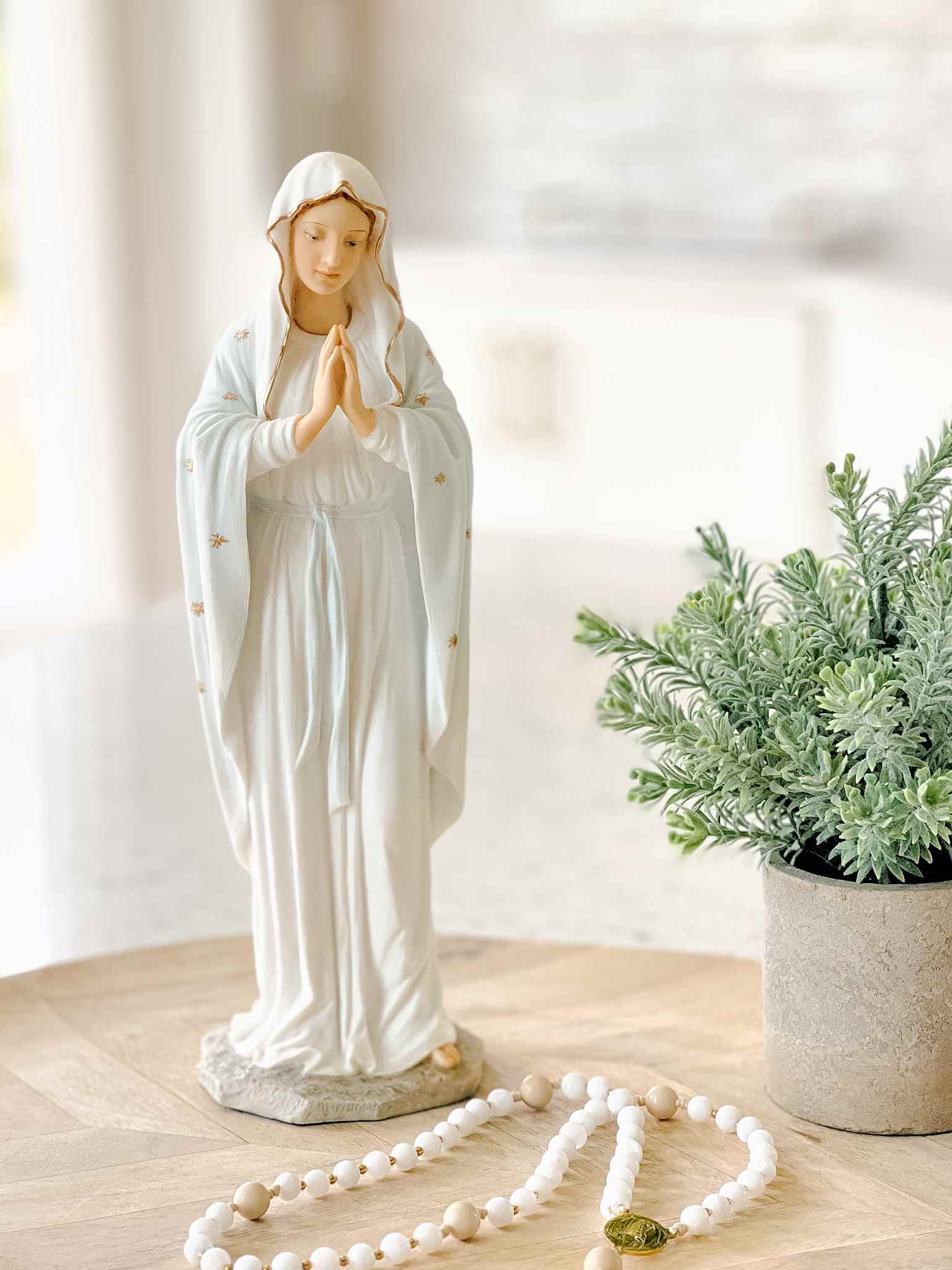 Queen of Heaven Statue - Beautiful Virgin Mary Figurine for Home Altar, Catholic Decor, and Religious Gift - Perfect for Prayer Spaces, Church Displays & Spiritual Devotion