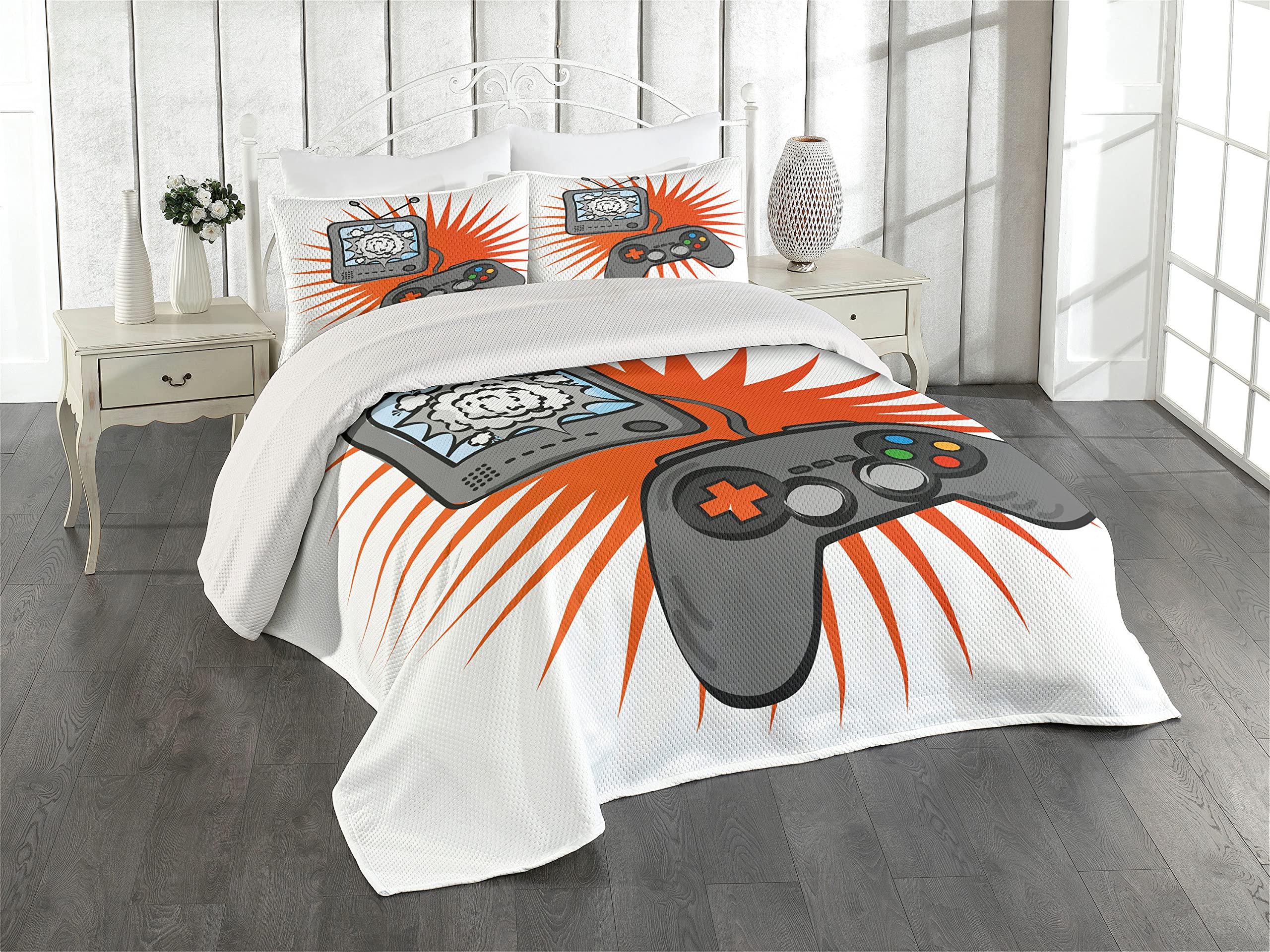 Retro Video Games Quilt Set - King Size 3-Piece Bedspread with 2 Pillow Shams | Pixel Art Gamepad Console Design in Orange & White | Perfect for Gamers Bedroom Decor, Gaming Themed Gift & Cozy Gaming Room Setup
