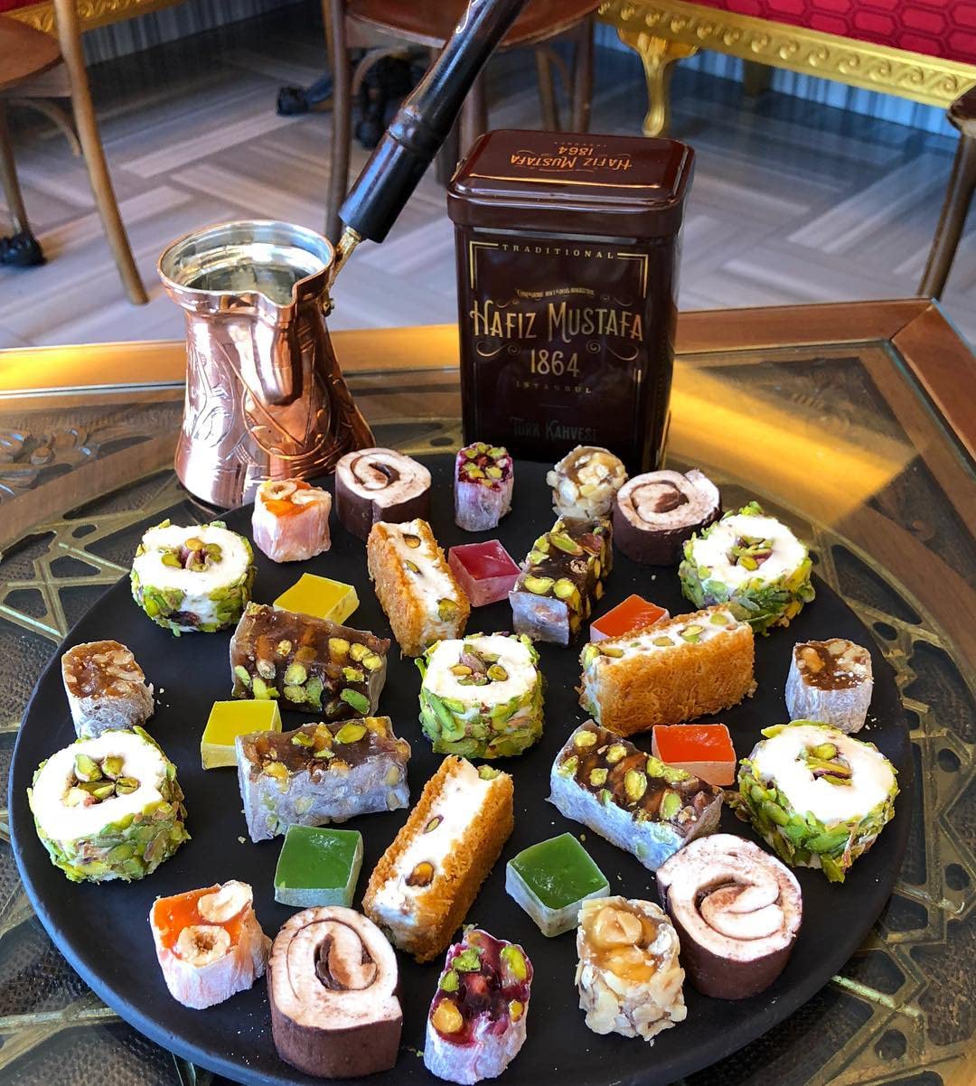 Hafiz Mustafa 1864 Istanbul - Authentic Turkish Delight Gift Box | Pistachio, Hazelnut & Mixed Fruit Flavors | Premium Turkish Dessert & Sweet Snacks | Perfect for Birthdays, Christmas, Anniversaries & Parties | Gourmet Treat from Turkey for Home, Office & Holiday Celebrations