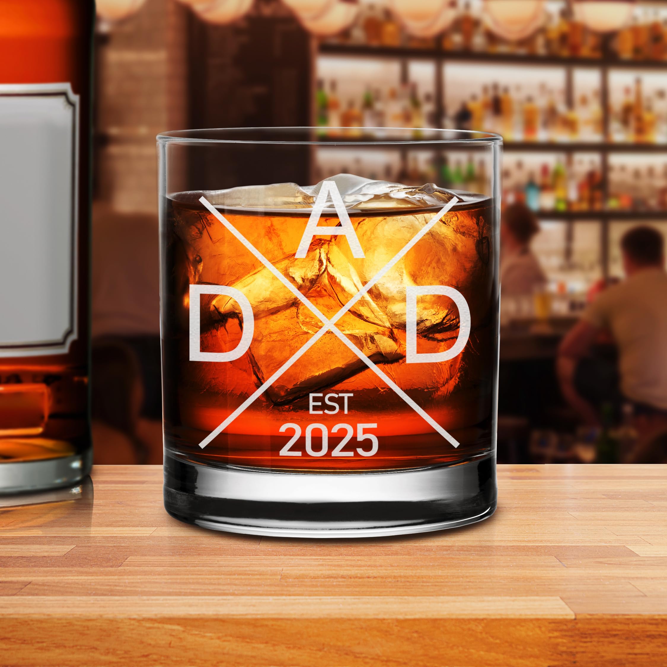 Personalized Whiskey Glass for New Dad - Engraved 'Established 2025' Pregnancy Announcement Gift - Perfect for First-Time Fathers, Baby Shower & Father's Day Celebrations