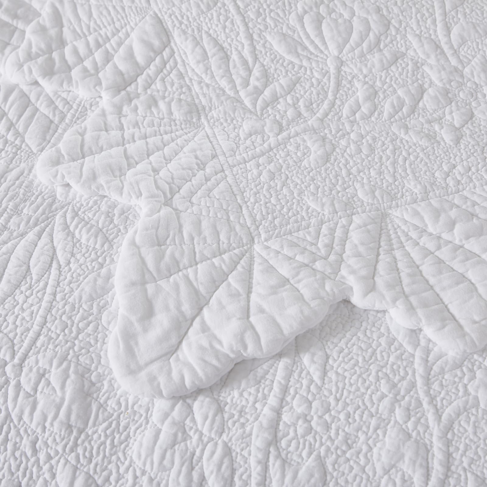 Brandream White King Size Quilt Set - 100% Cotton Luxury Matelasse Coverlet Bedding Set with Scalloped Edge, Farmhouse Style 3-Piece Queen/King Bedspread - Perfect for Master Bedroom, Guest Room & Cozy Farmhouse Decor