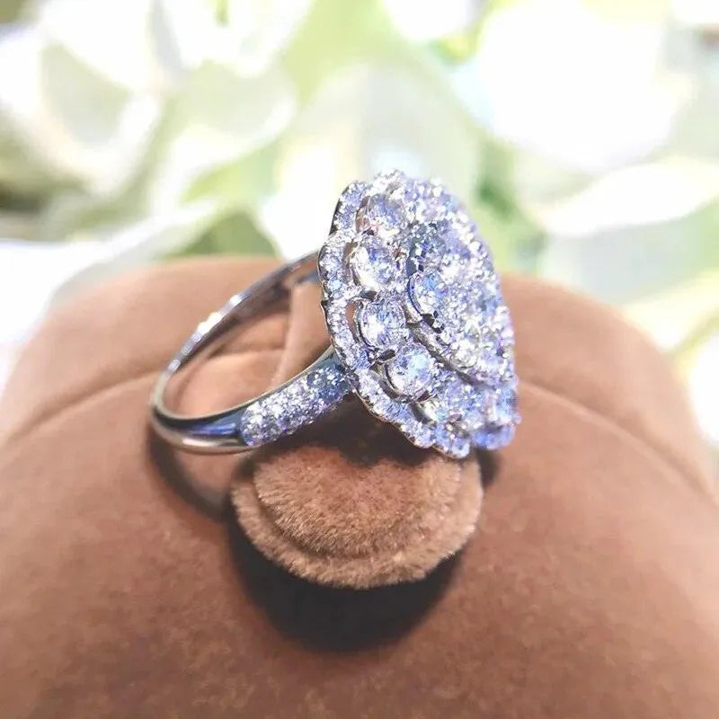 VVS1 Natural Diamond 18K Gold Ring - Classic Elegant Fine Jewelry for Women | Perfect for Engagement, Wedding, Anniversary & Special Occasions | Trendy 2023 Collection