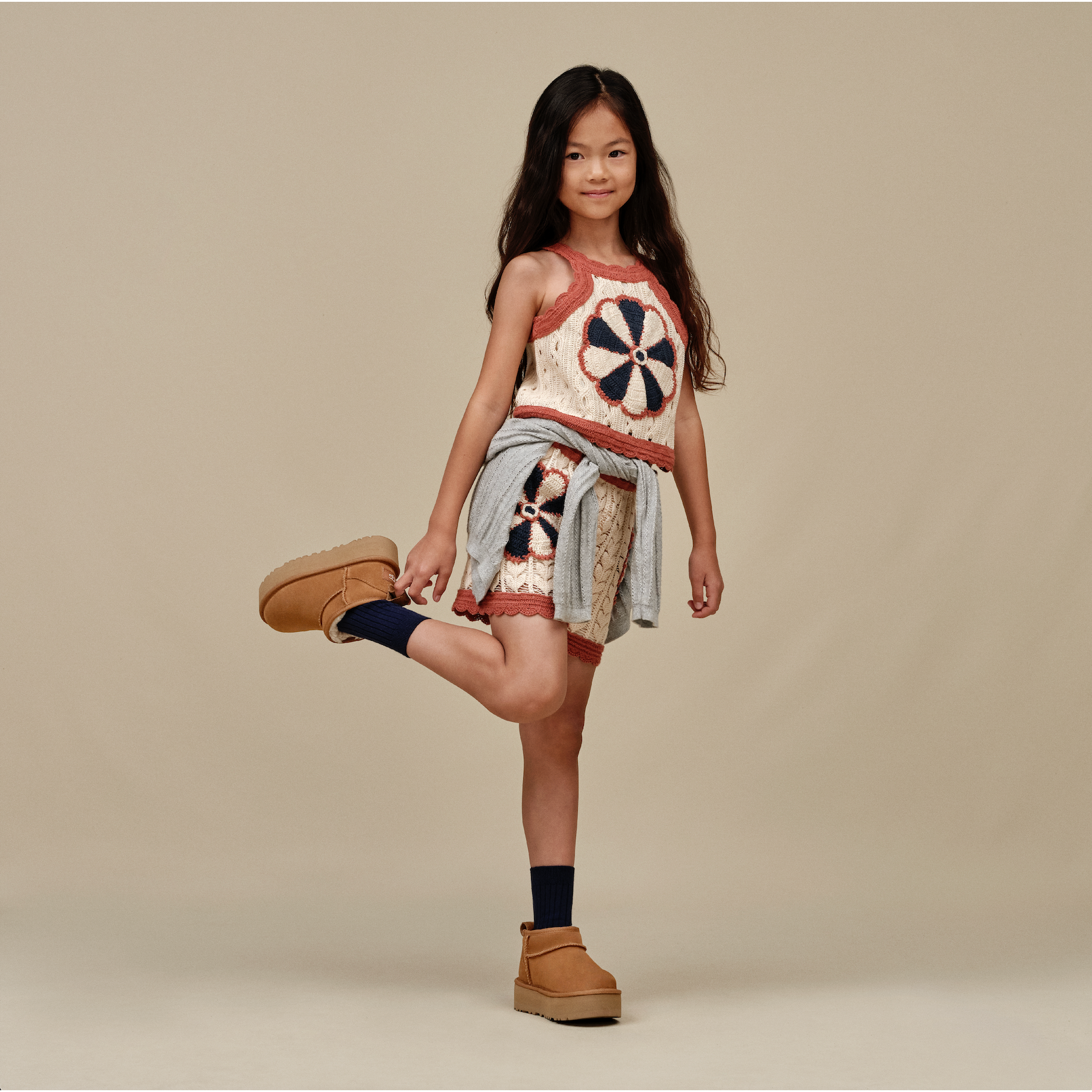 UGG Kid's Classic Ultra Mini Platform Boots in Chestnut - Warm & Comfortable Winter Shoes for Girls & Boys - Perfect for Snow, School & Outdoor Play