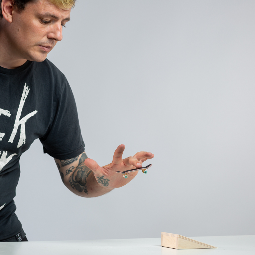 Blackriver Fingerboard Ramps Pocket Kicker - Professional Mini Skateboard Ramps for Fingerboard Tricks & Stunts - Perfect for Home, Office & Skate Park Practice