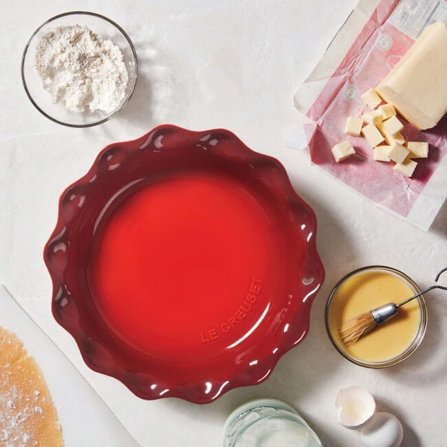Le Creuset Heritage Pie Dish - 2.5 Quart Enameled Cast Iron Baking Dish for Pies, Quiches & Casseroles - Oven Safe to 500°F - Perfect for Holiday Baking & Family Gatherings