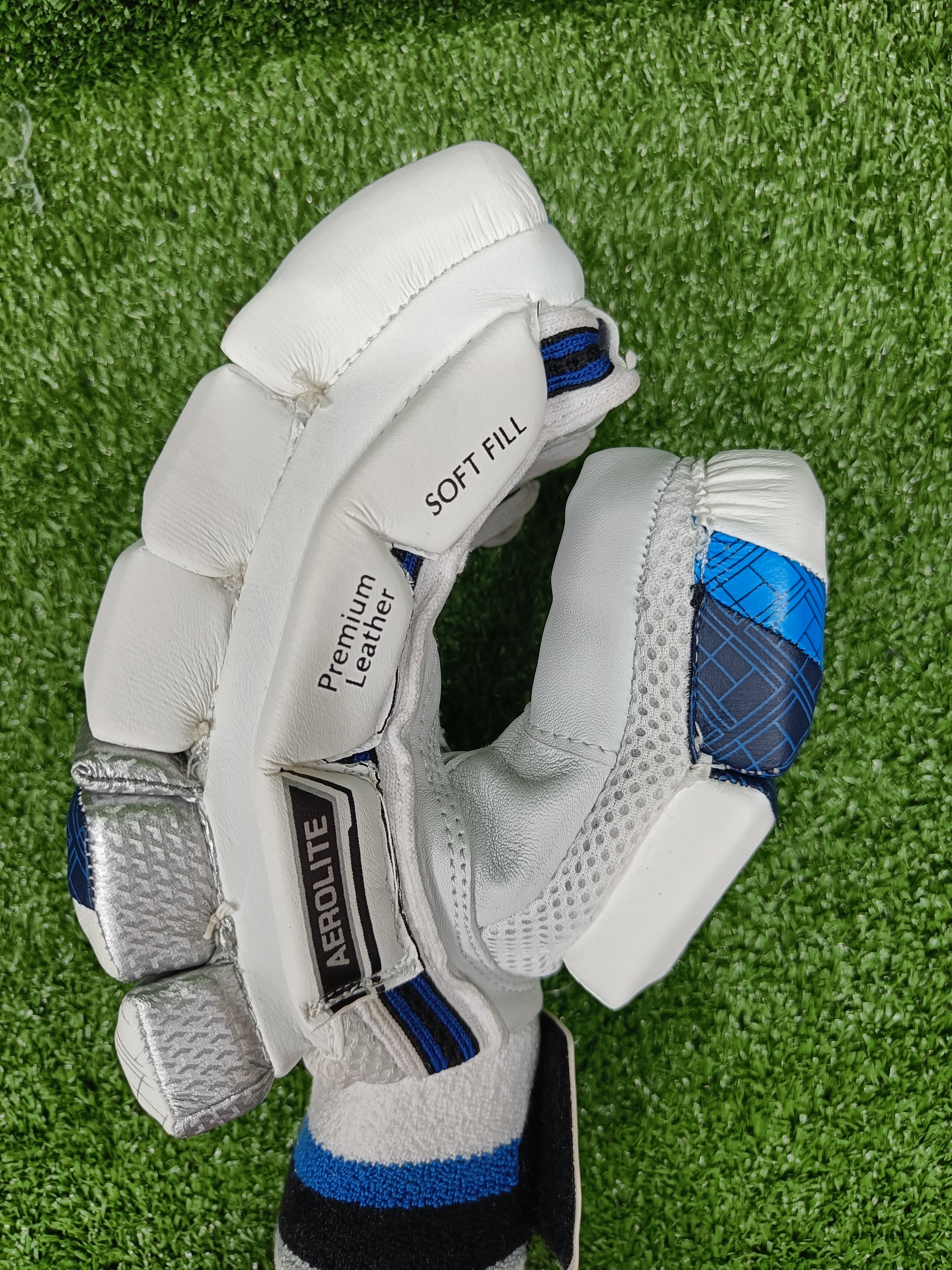 SS Aerolite Junior/Youth Cricket Batting Gloves - Dark Blue | Lightweight Protective Gloves for Young Cricket Players | Perfect for Practice, Matches & Training Sessions