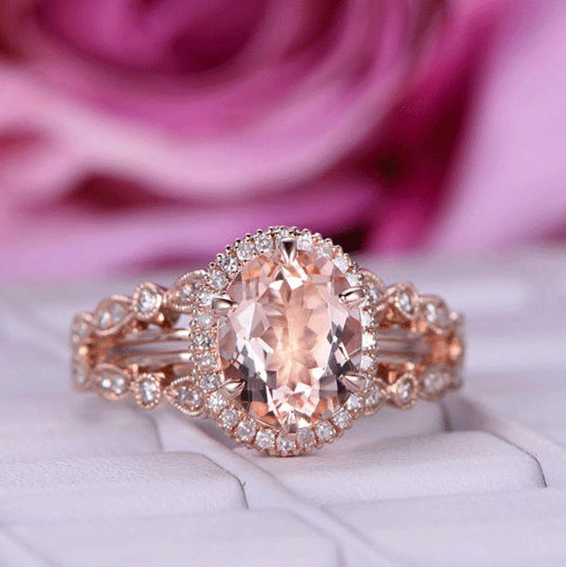 Exquisite Split Shank Oval Morganite Diamond Halo Engagement Ring for Women - Perfect for Proposals, Anniversaries & Romantic Occasions