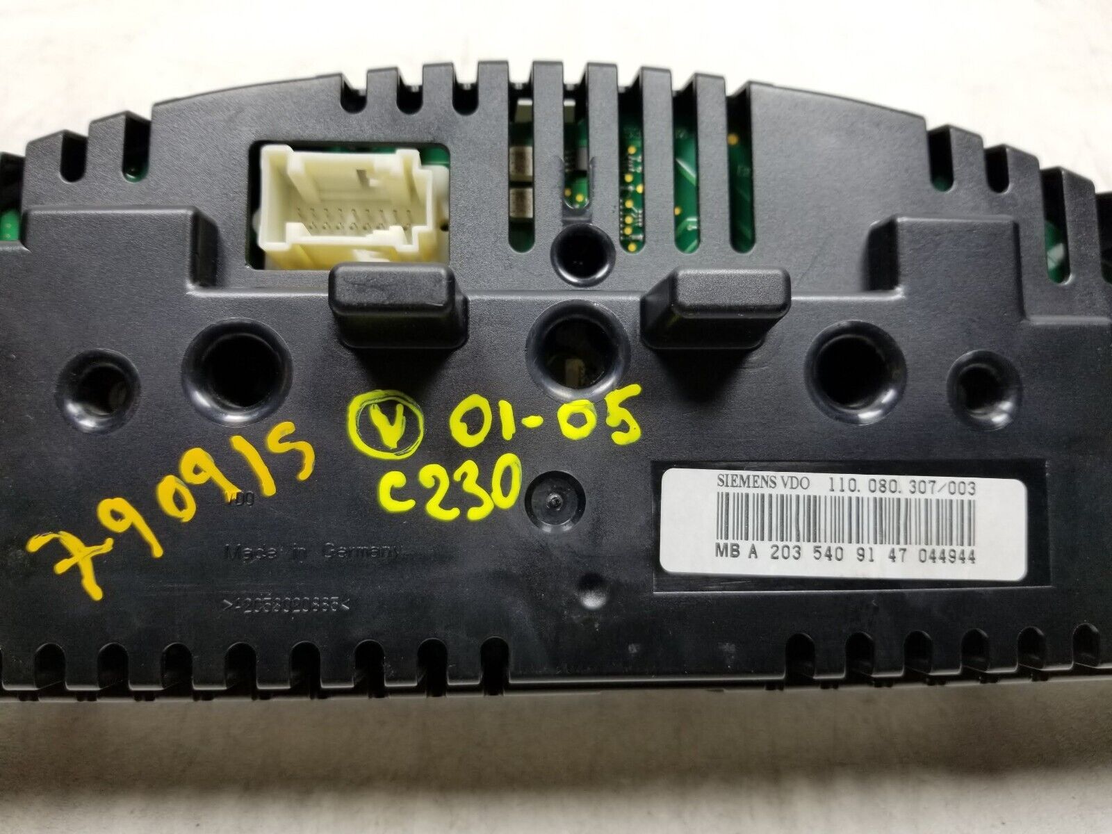 02 05 Mercedes W203 C230 Instrument Cluster Speedometer A2035409147 OEM - Genuine Replacement for Dashboard Gauge Cluster - Perfect for Car Repair & Restoration Projects