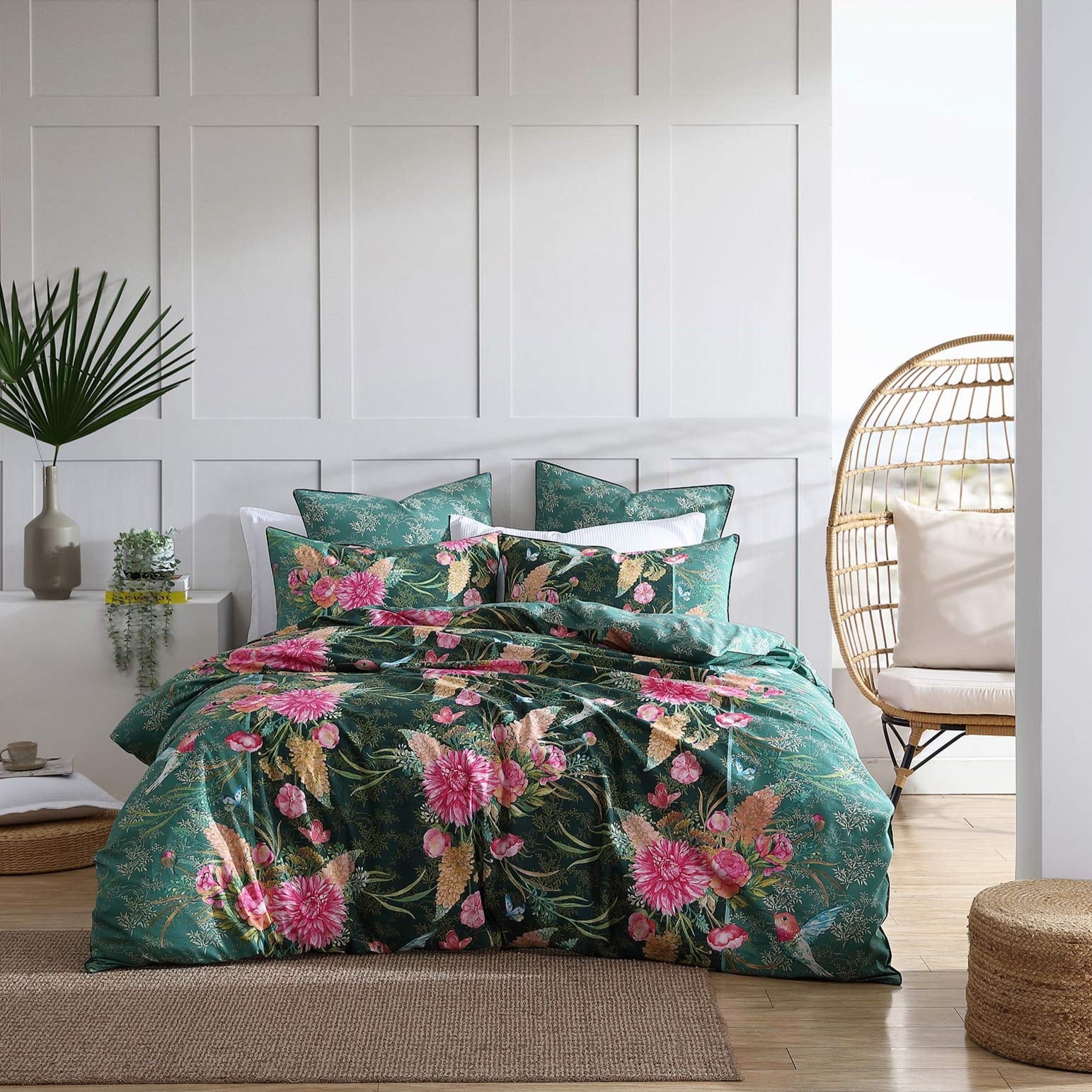 Premium Frolic Jade Quilt Cover Set by Logan & Mason - Soft Luxury Bedding for Master Bedroom & Guest Room - Queen Size Duvet Cover Set with Pillow Shams