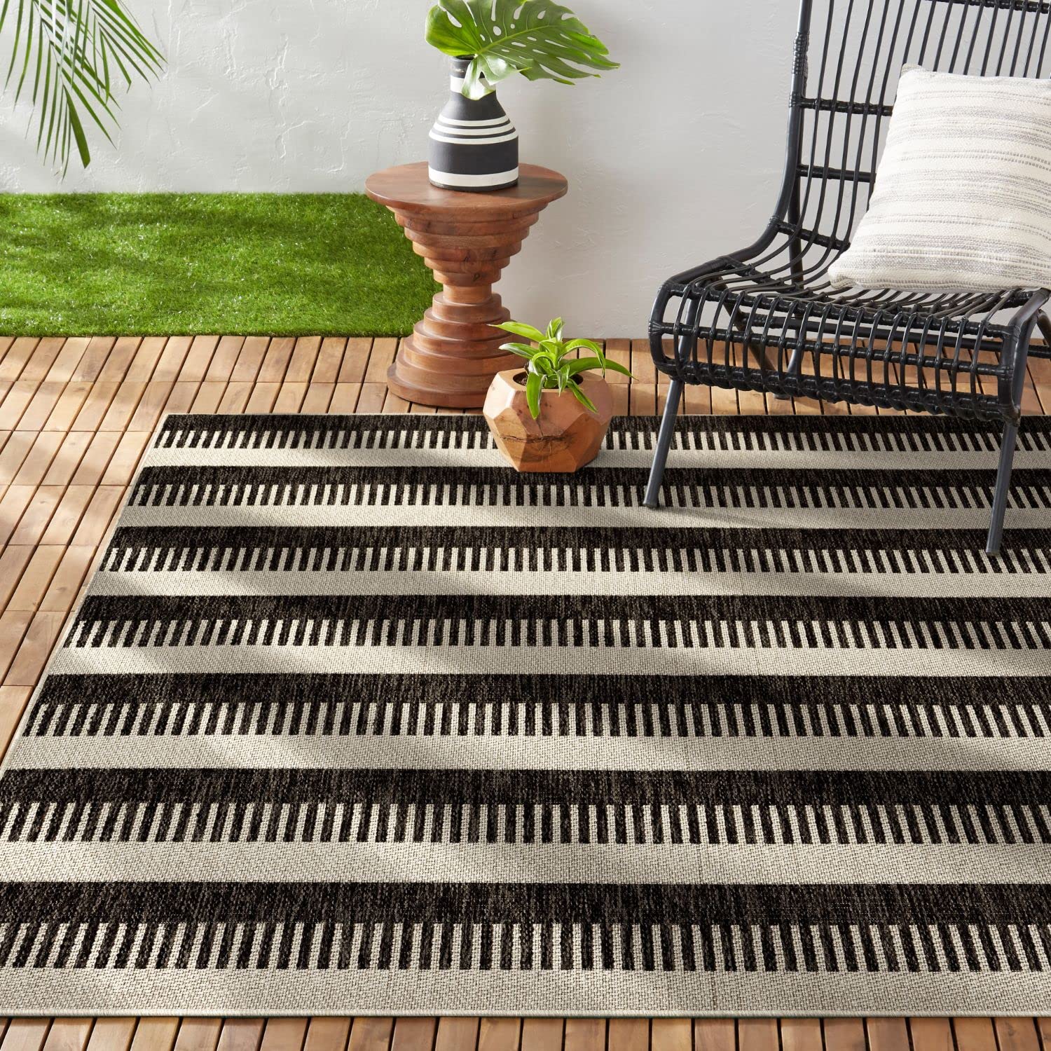 Nicole Miller New York Patio Country Charlotte Modern Stripe Indoor/Outdoor Area Rug - Black & Grey - 7'9