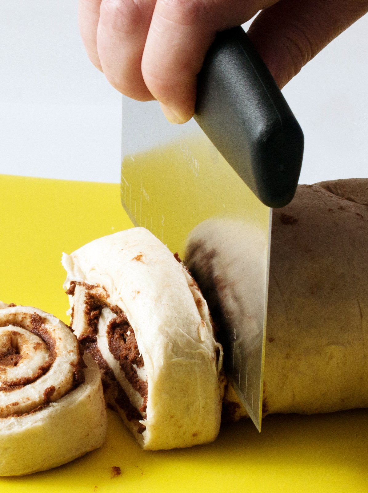 Professional Stainless Steel Dough Scraper & Bench Knife - Heavy Duty Pastry Cutter for Baking Bread, Pizza Dough, Chocolate, Nuts & Herbs | Ideal for Home Bakers & Professional Chefs | Perfect for Kitchen, Bakery & Cooking Classes