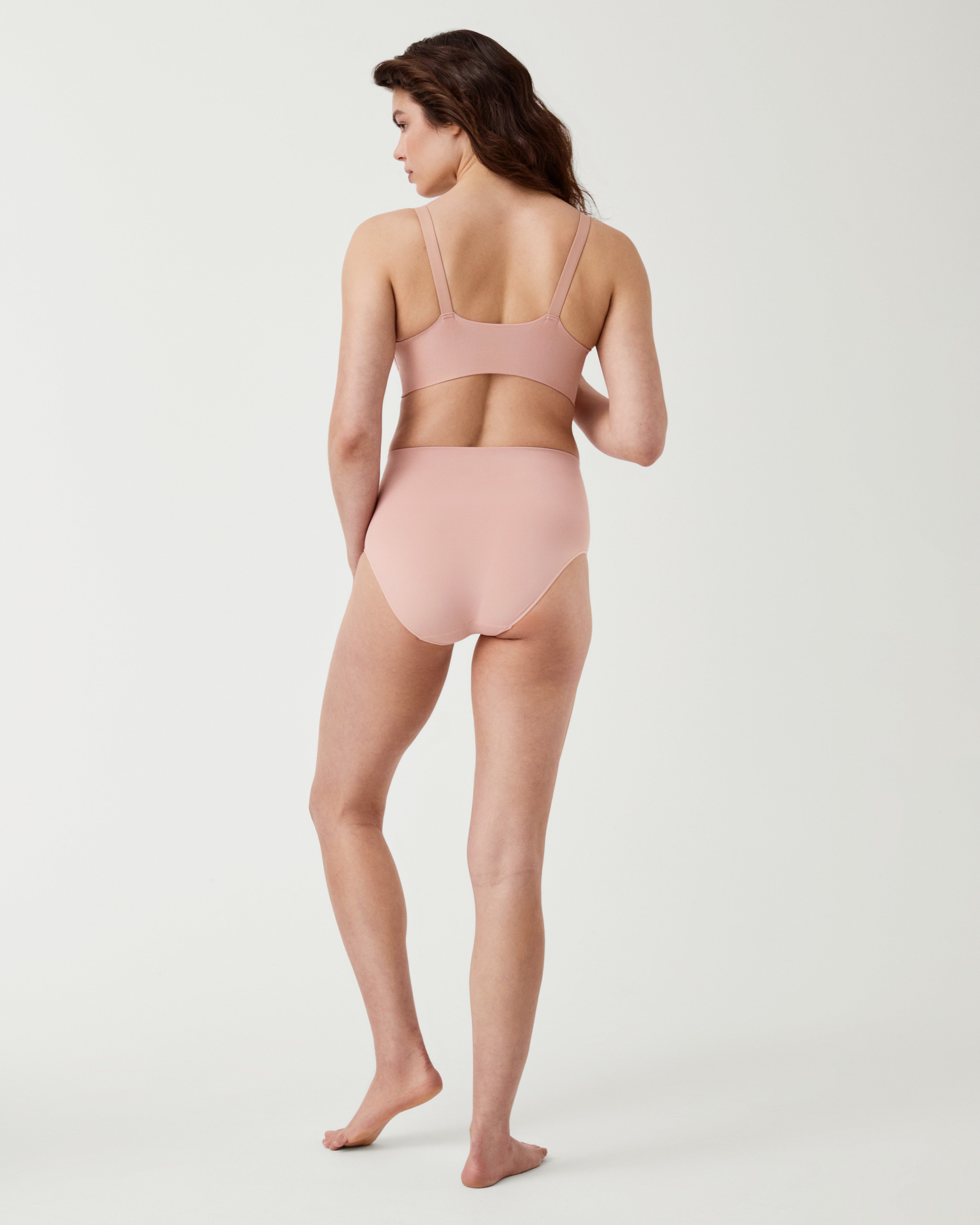 SPANX Smooth Adjustable Full Coverage Bra - Wireless Comfort for Everyday Wear - Perfect for Work, Yoga & Relaxation