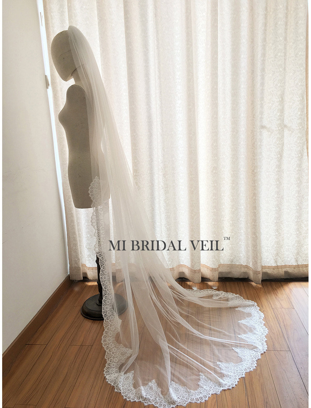 Elegant Chapel Length Lace Wedding Veil with Hip Detail - Perfect for Bridal Ceremonies & Romantic Photos