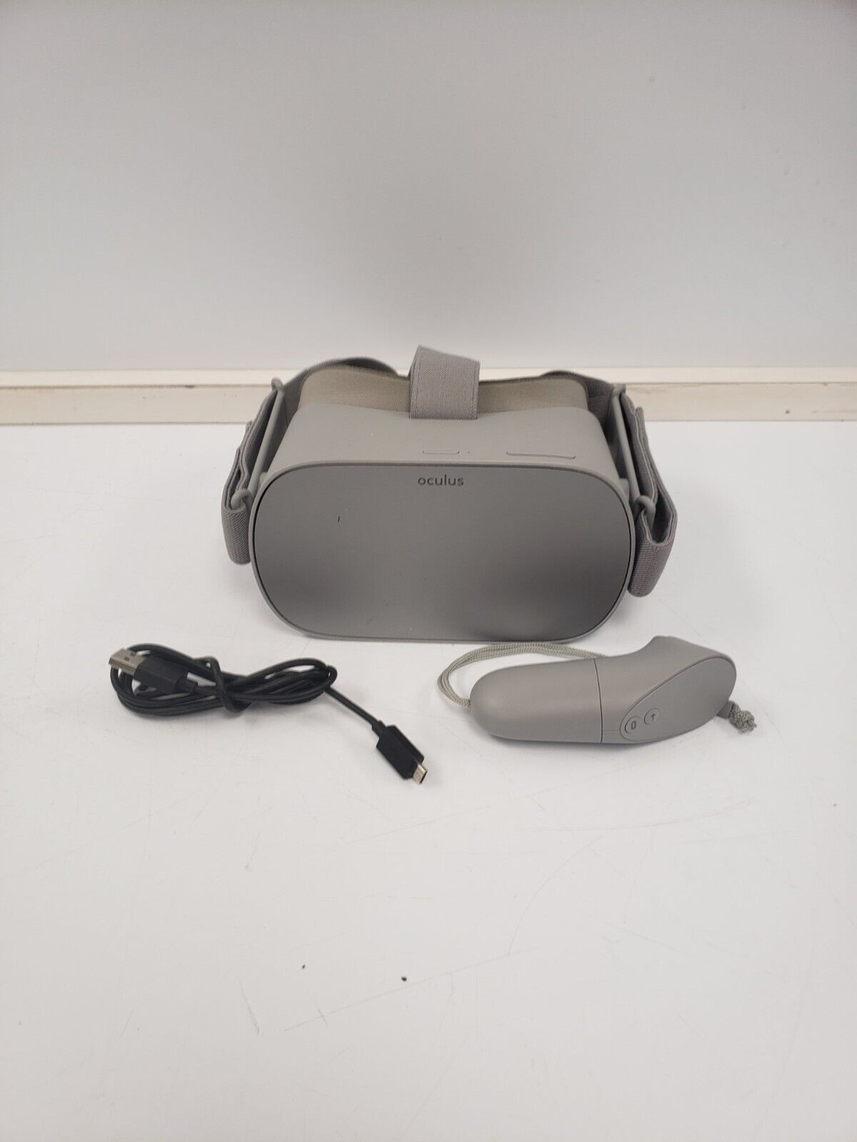 Oculus MH A64 Go VR Headset - Wireless Virtual Reality Glasses for Immersive Gaming & 3D Movies - Perfect for Home Entertainment & Travel