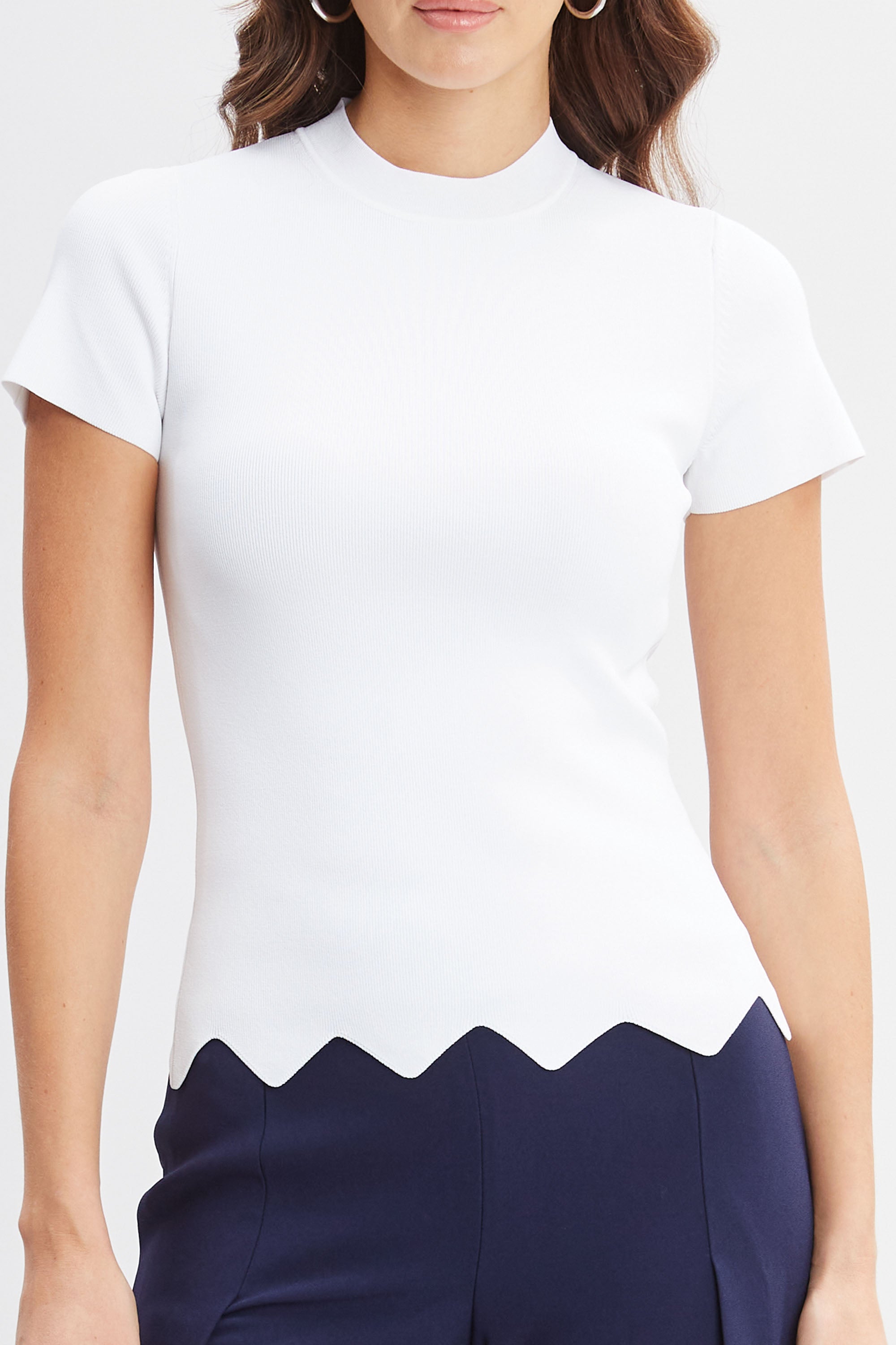 Women's Short Sleeve Scallop Hem Knit Sweater Top - Casual Summer Pullover for Beach, Office & Date Nights