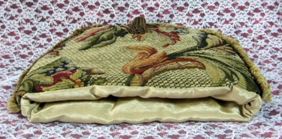 Golden Brown Tapestry Padded Tea Cozy with Fringe Tassel - Insulated Tea Pot Cover for US Homes, Perfect for Afternoon Tea, Cozy Kitchen Decor, and Gift Giving