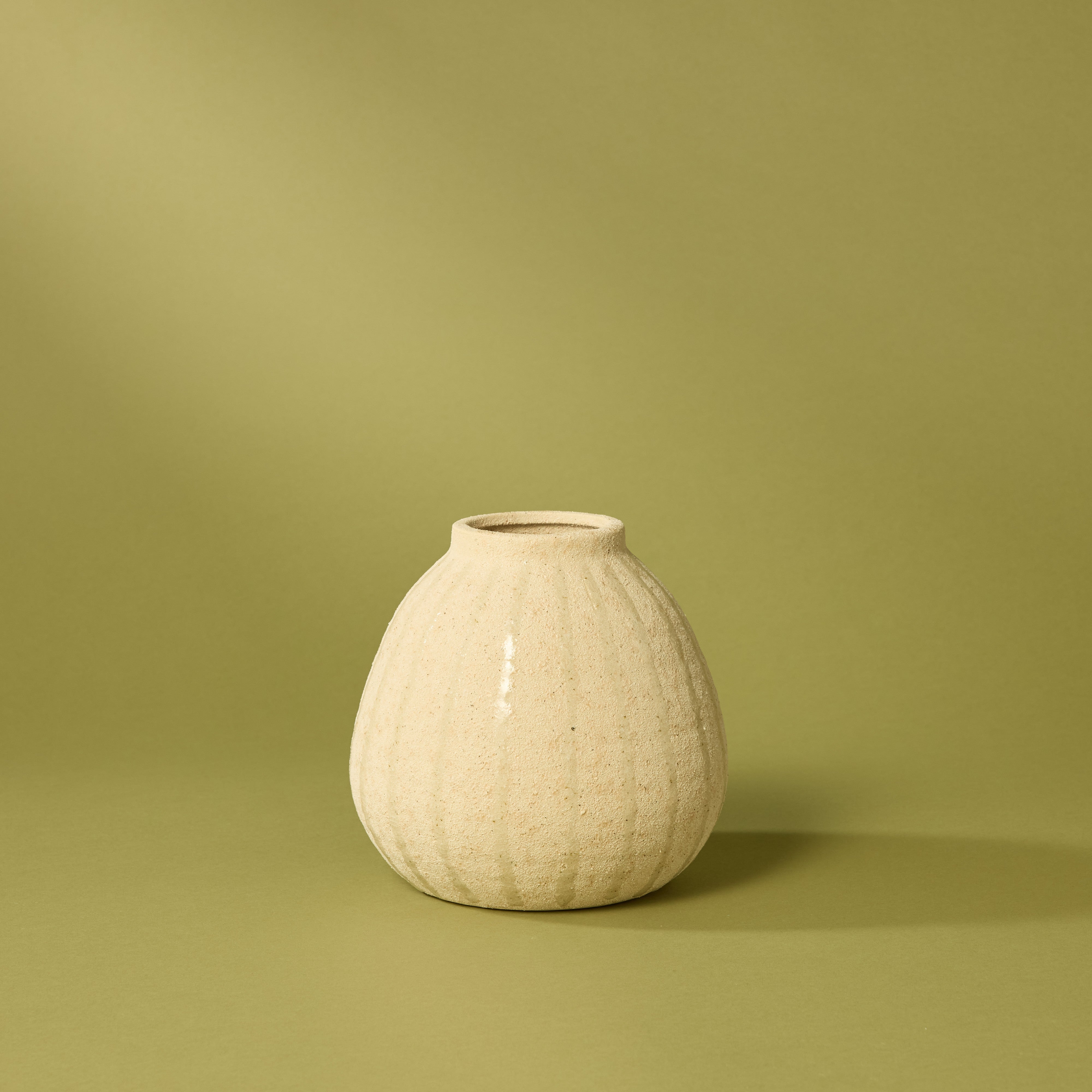 Henry Vase - 18cm Beige Ceramic Flower Vase for Home Decor, Wedding Centerpieces & Tabletop Arrangements
