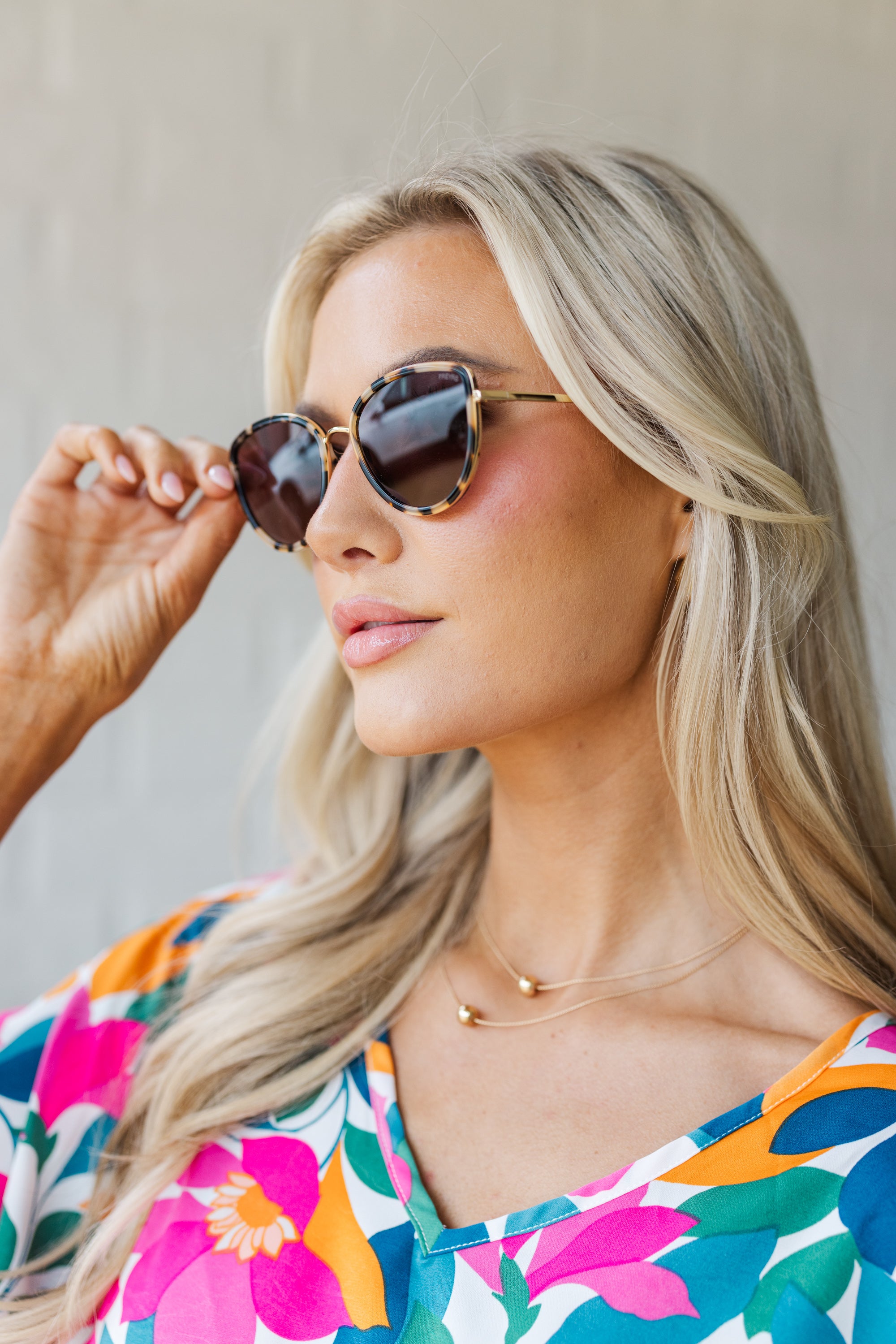 Freyrs Luna Tortoise Sunglasses for Women - Classic Retro Round Frame UV Protection - Perfect for Beach, Driving, and Outdoor Activities