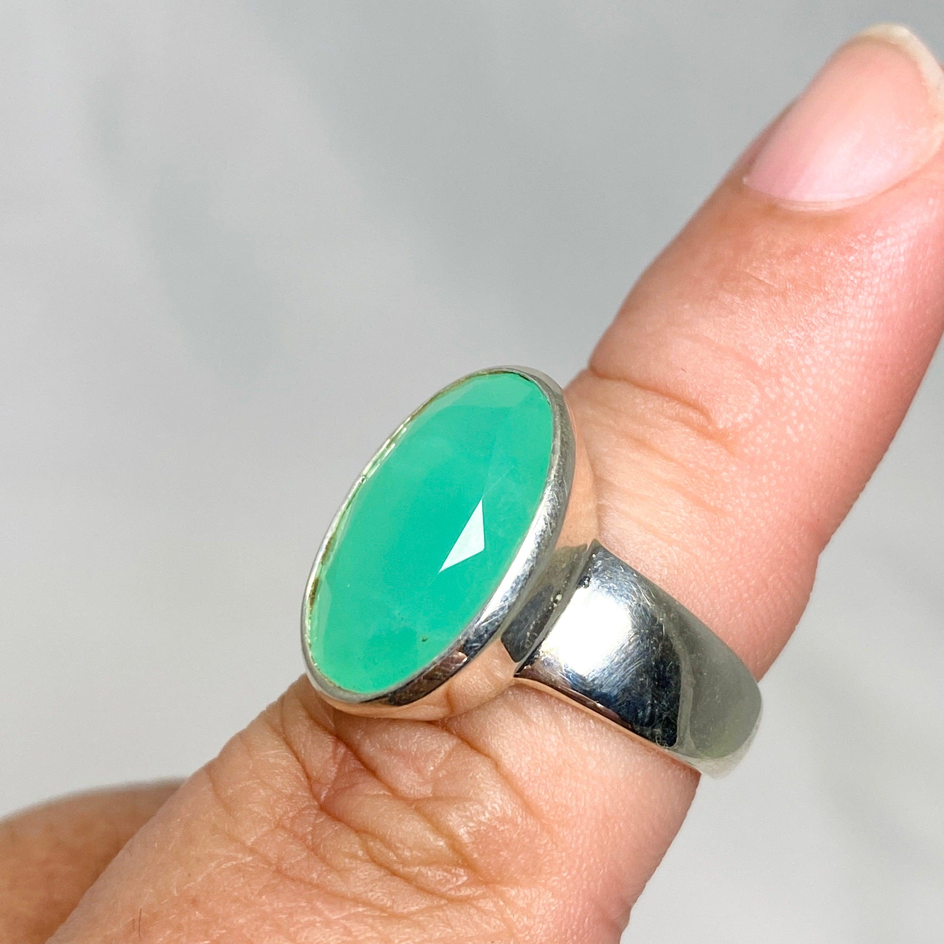 Chrysoprase Faceted Oval Ring - Size 7.5 - PRGJ472 - Elegant Green Gemstone Jewelry for Women - Perfect for Weddings, Parties & Special Occasions