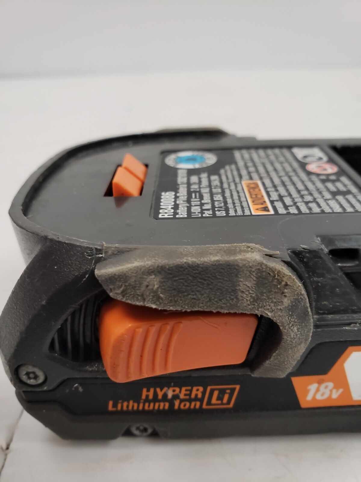 Ridgid R840086 18V 2.0Ah Lithium-Ion Battery - Compatible with Ridgid 18V Power Tools - Perfect for Drills, Saws & Outdoor Power Equipment