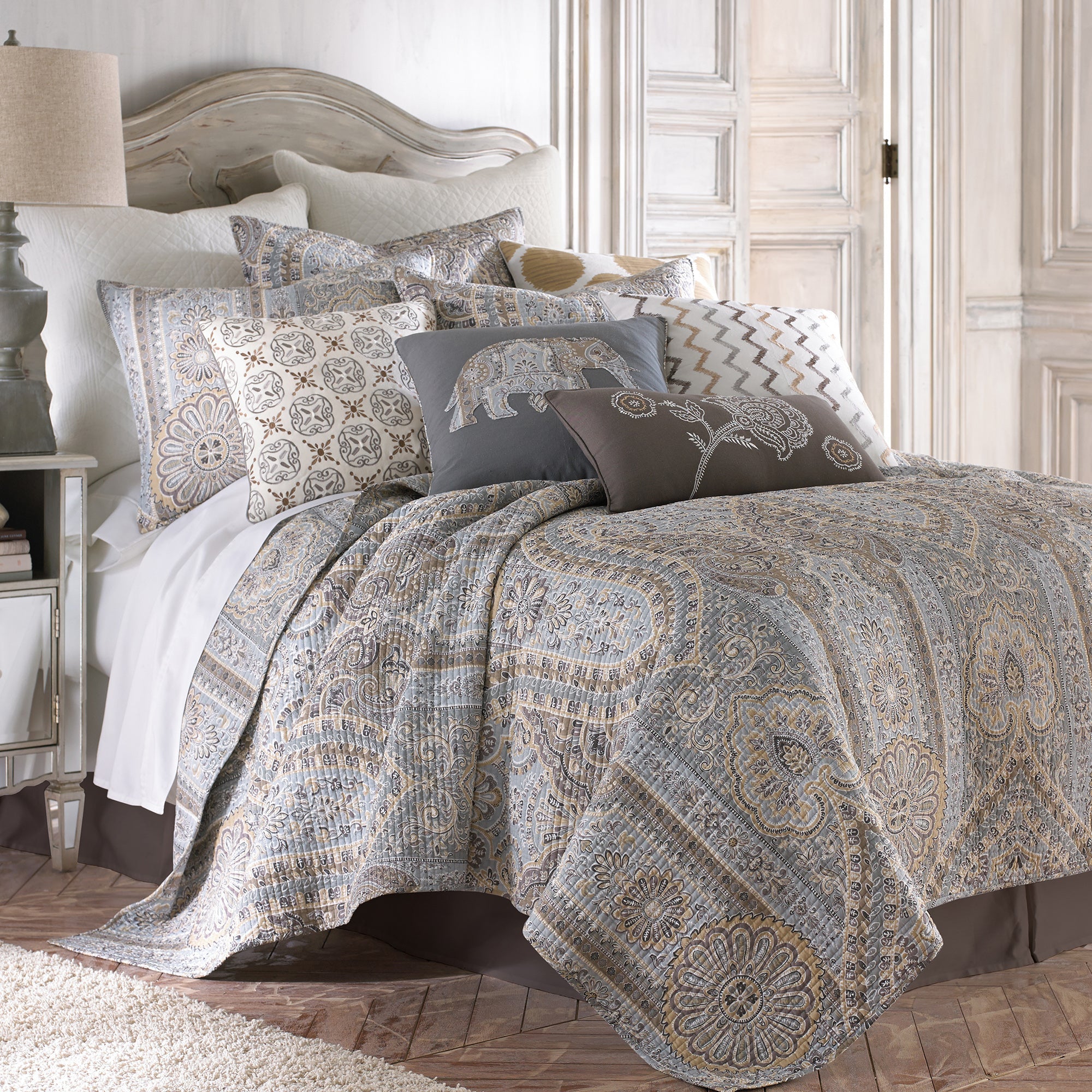 Casablanca Grey Quilt Set Queen Size - Soft 3-Piece Bedding Set with Pillow Shams, Breathable Cotton Blend for All Seasons - Perfect for Master Bedroom, Guest Room & Cozy Home Decor
