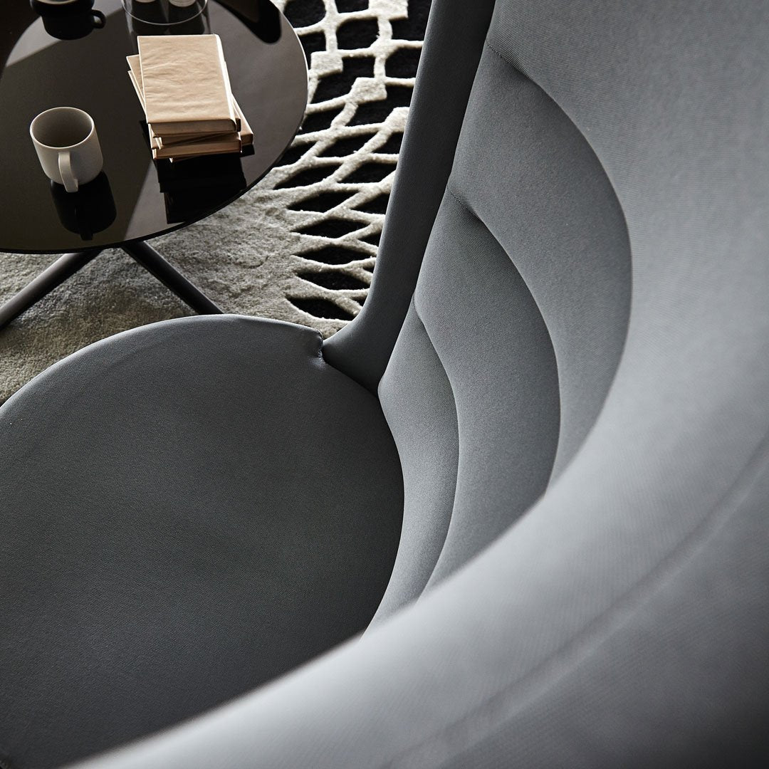 Comfortable Bicolor Badminton Lounge Chair with Black Shell - Perfect for Outdoor Relaxation, Patio, and Backyard Lounging