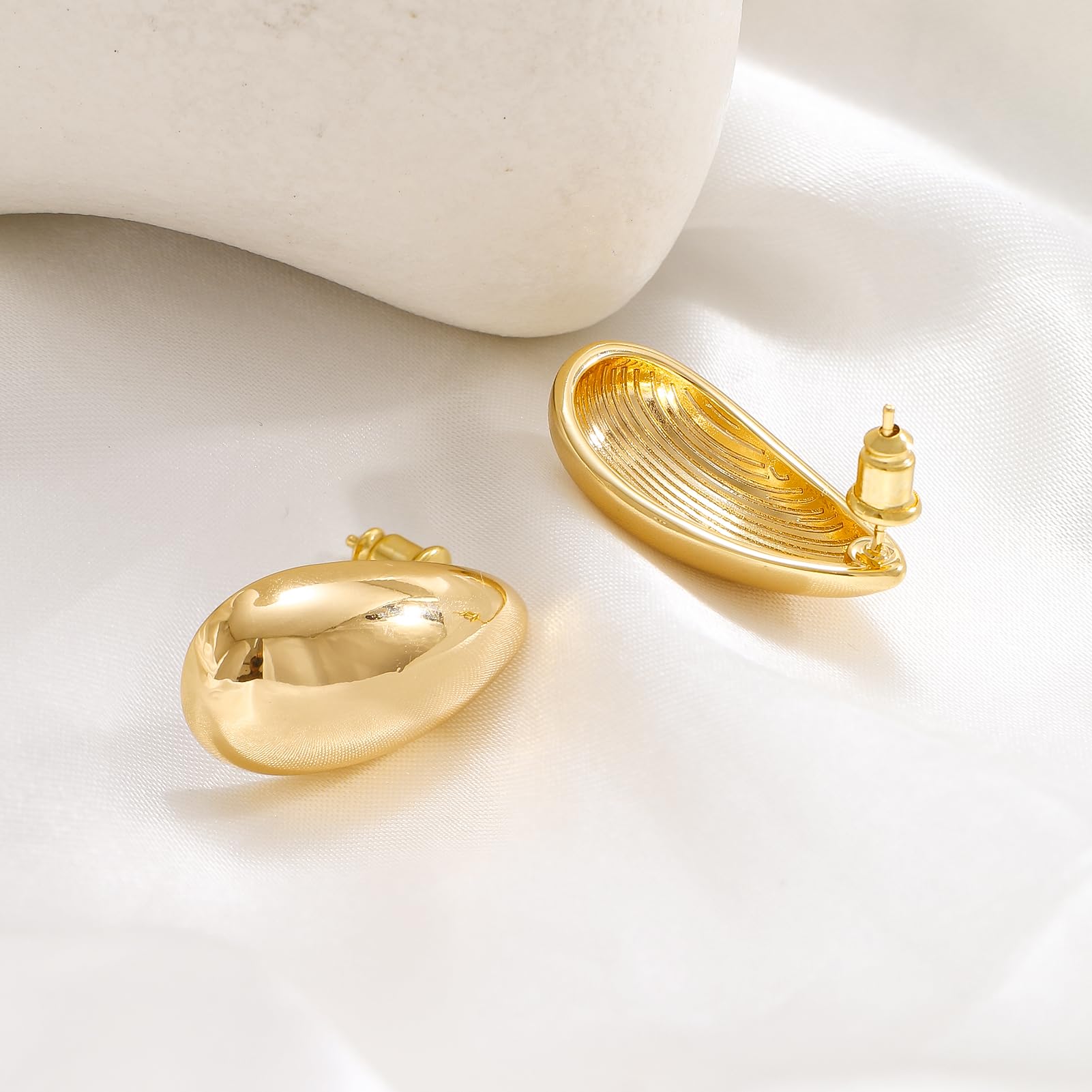 8YEARS Chunky Gold Hoop Earrings for Women - 18K Gold Plated Lightweight Hollow Drop Hoops, Hypoallergenic Trendy Jewelry | Perfect for Everyday Wear, Parties & Gift Giving