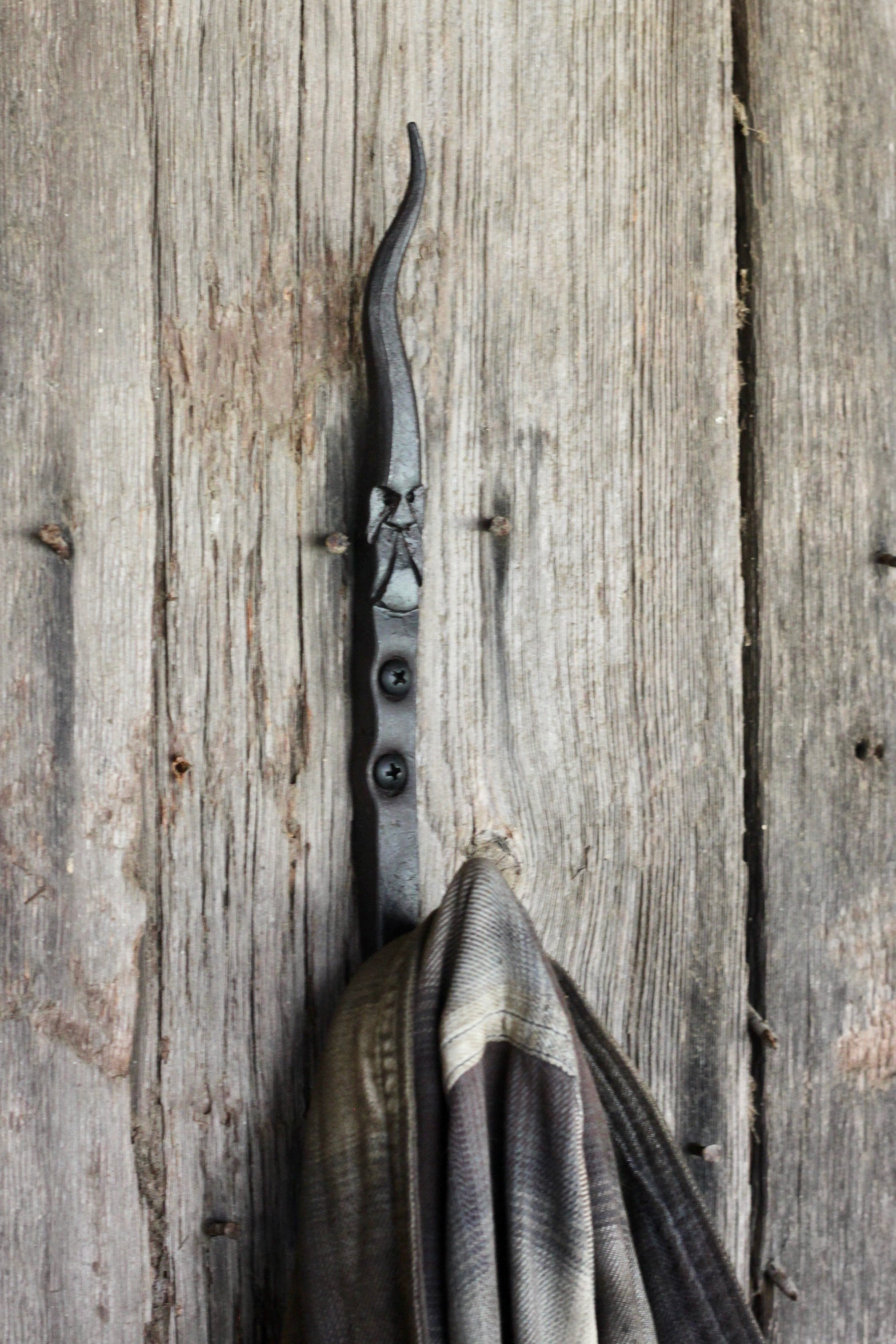 Magic-Themed Coat Hook with 3 Hooks - Rust-Resistant & Durable for Wizards, Witches & Fantasy Fans - Perfect for Cloaks, Hats & Robes in Bedrooms, Dorm Rooms & Themed Parties