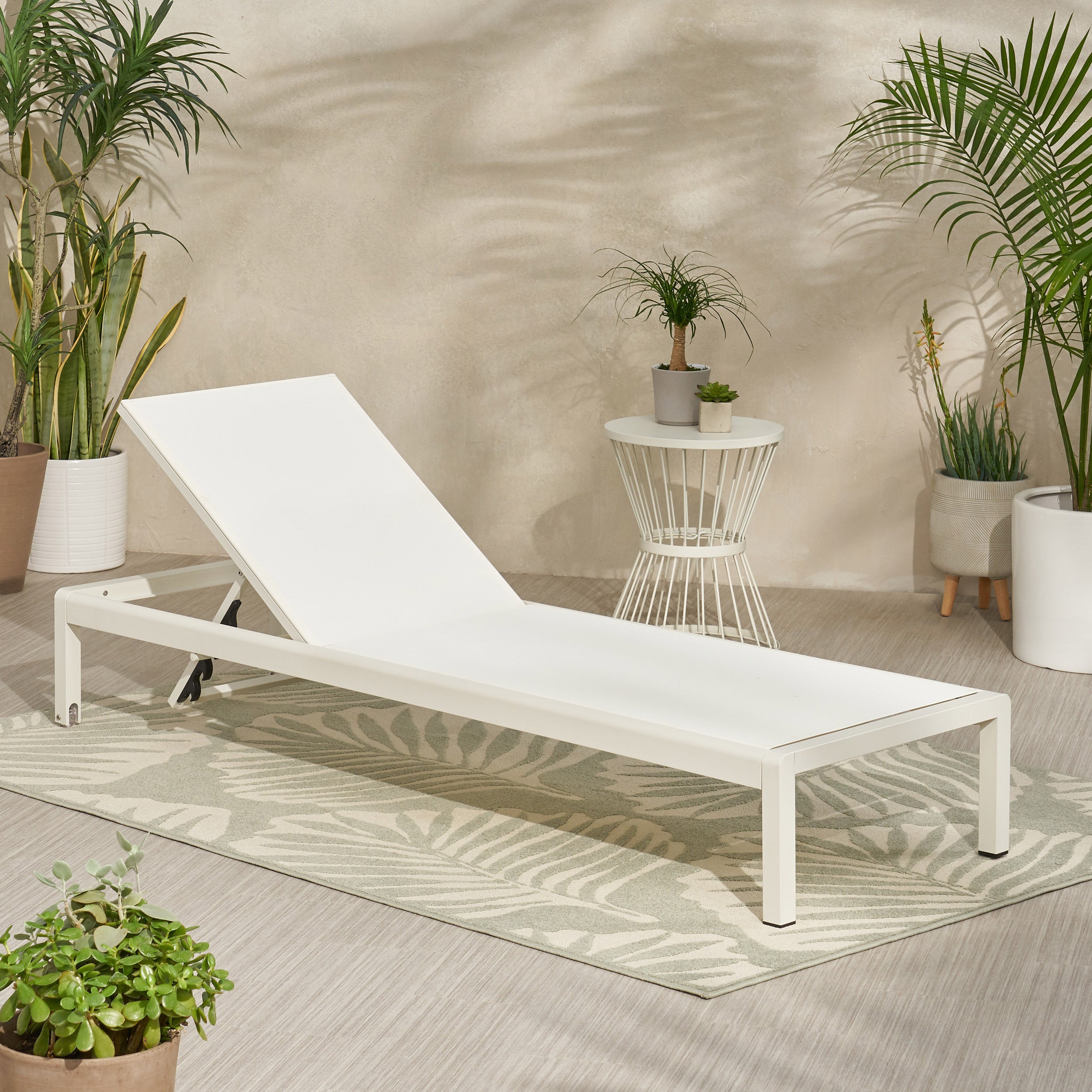 Cape Coral KD Chaise Lounge - Modern Outdoor Patio Furniture for Poolside Relaxation & Backyard Lounging