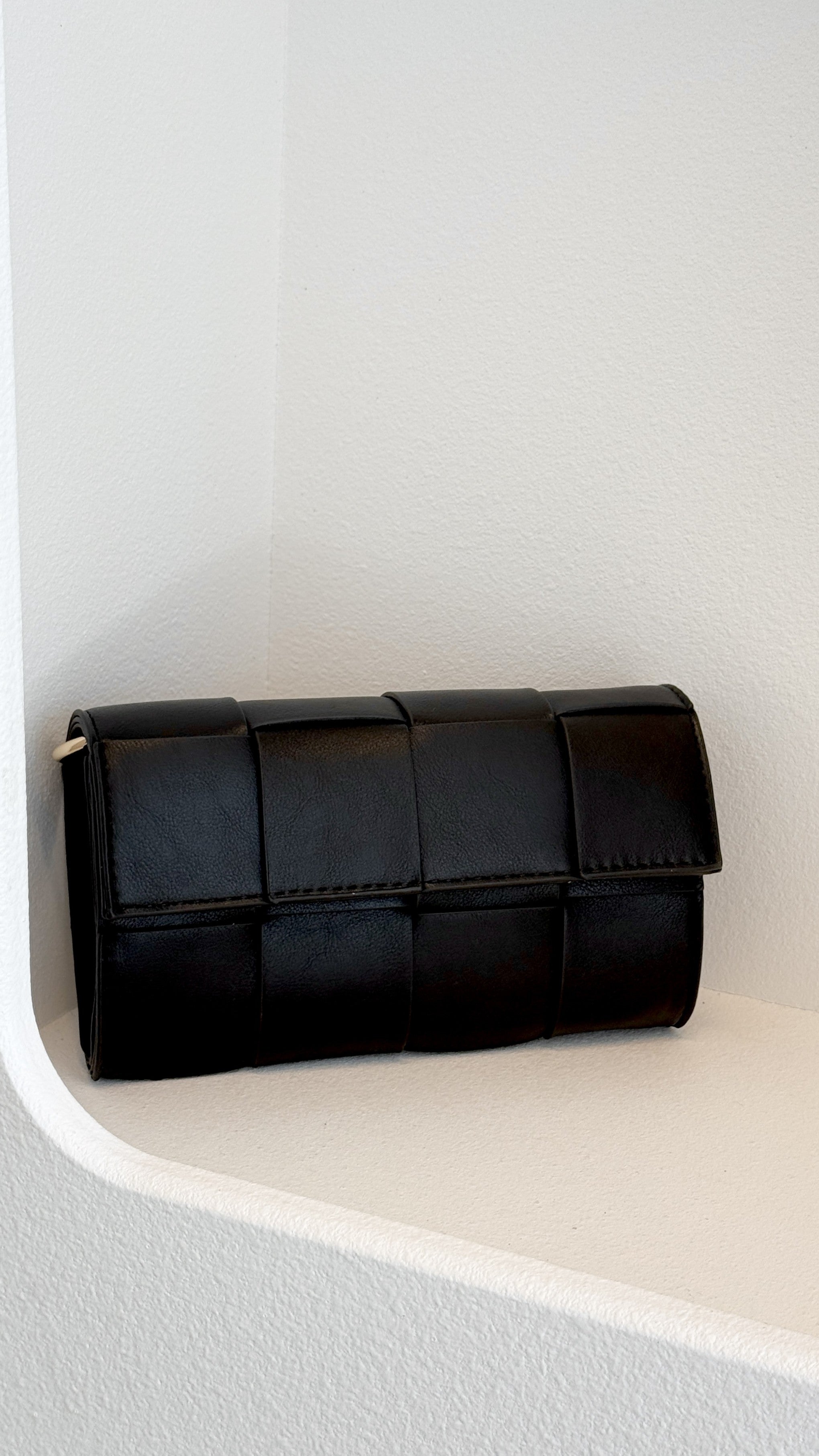 British Crossbody Bag for Women - Stylish Black Shoulder Purse - Perfect for Travel, Shopping & Everyday Use