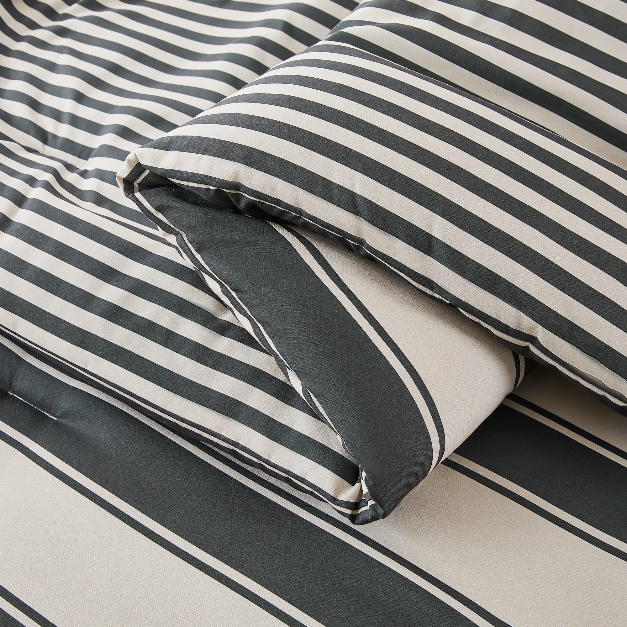 Gale Cabana Stripe Comforter Set - Queen Size Bedding, Soft & Breathable Cotton, Coastal Beach Style - Perfect for Guest Rooms, Vacation Homes & Summer Bedroom Decor