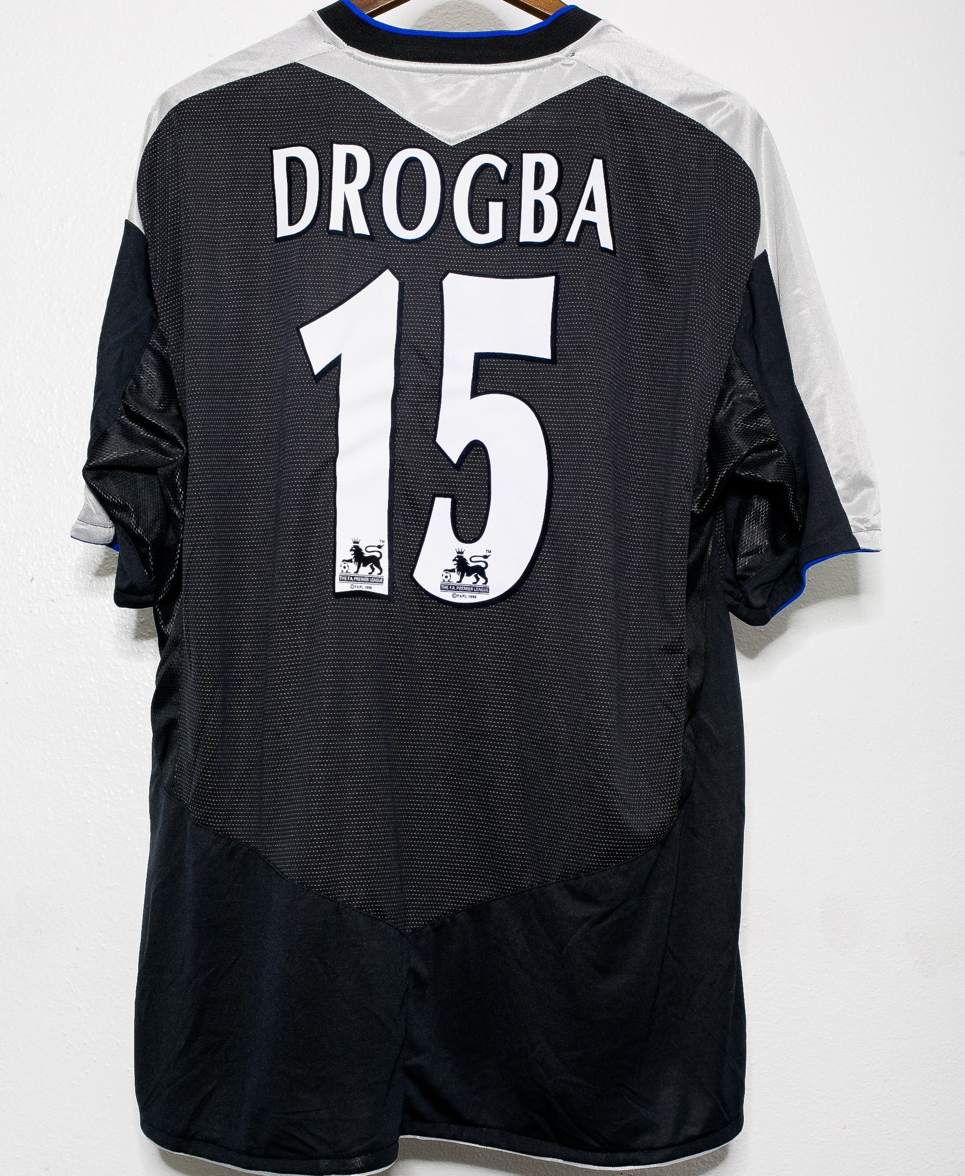 2004 Chelsea FC Away Jersey #15 Didier Drogba XXXL - Vintage Soccer Shirt for Fans & Collectors - Perfect for Match Days, Gifts & Memorabilia Display