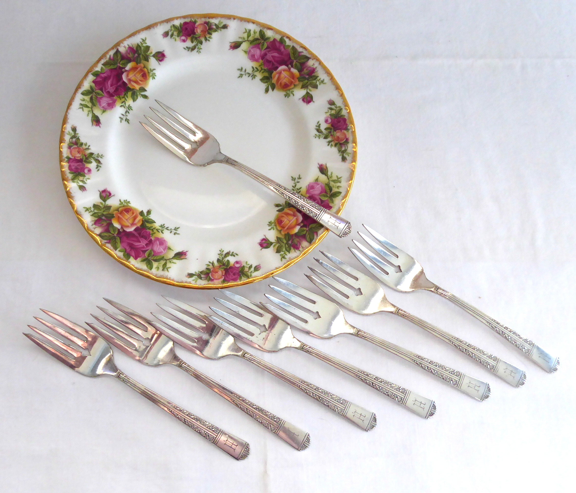 Vintage Oneida Royal Oak Oakleigh Silver Plate Dessert Forks Set of 8 - Monogrammed 1940s Elegant Flatware for Fine Dining, Tea Parties & Special Occasions