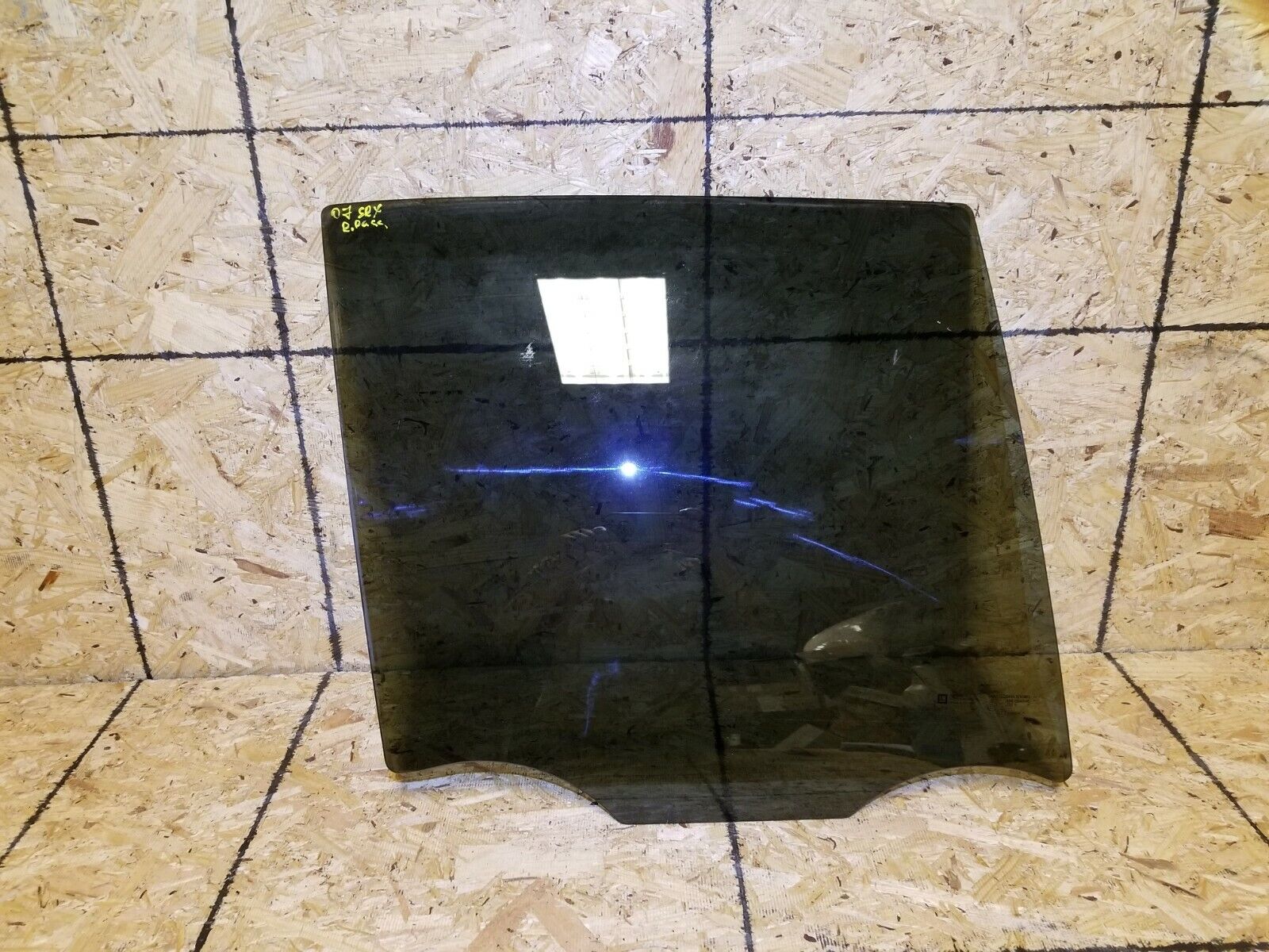 2005-2009 Cadillac SRX Right Rear Passenger Side Door Window Glass Replacement - OEM Quality Auto Part for Smooth & Quiet Ride