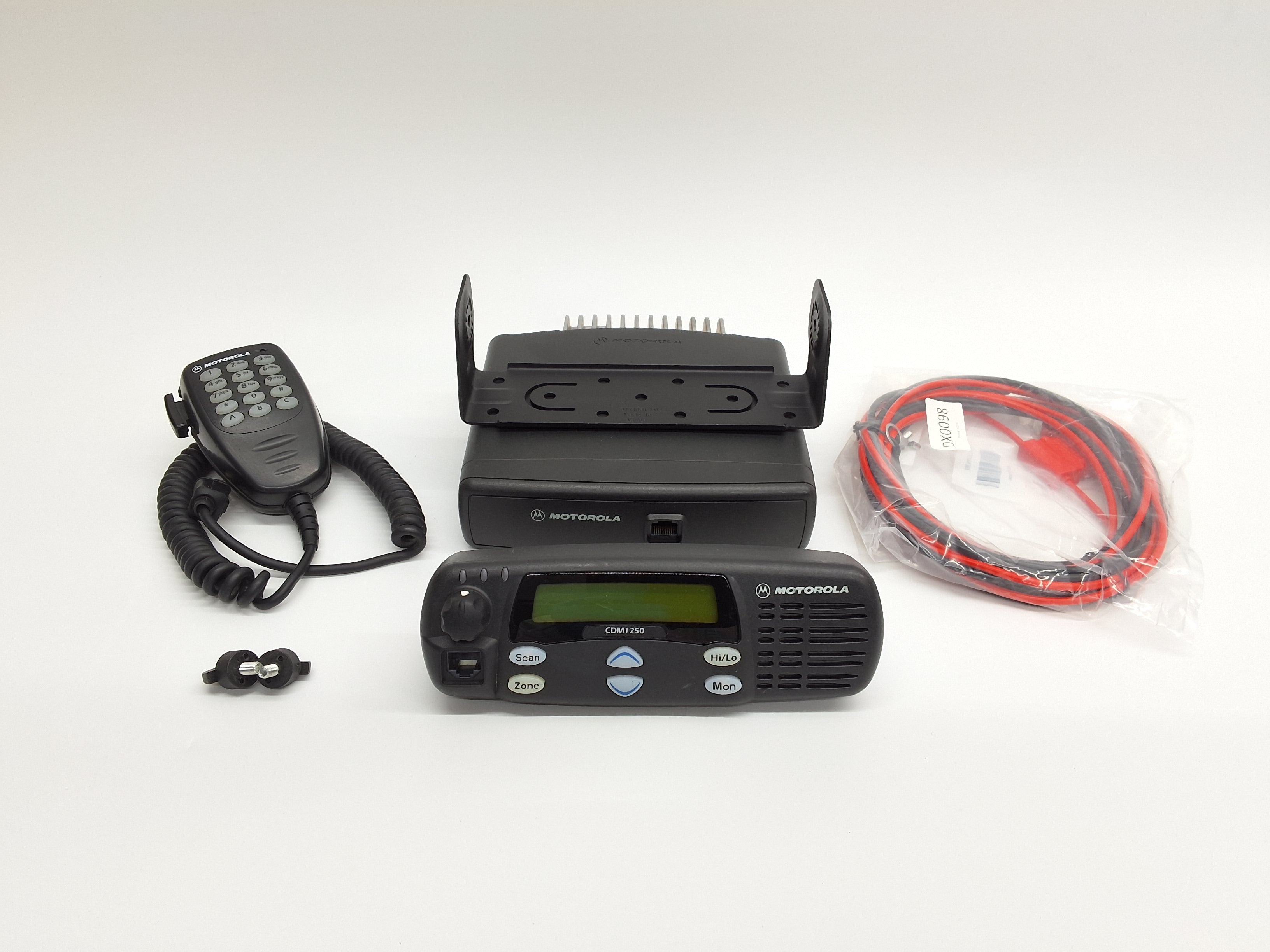 Motorola CDM1250 AAM25SKD9PW2AN UHF Two-Way Radio 450-520MHz - Reliable Communication for Construction, Security & Outdoor Adventures