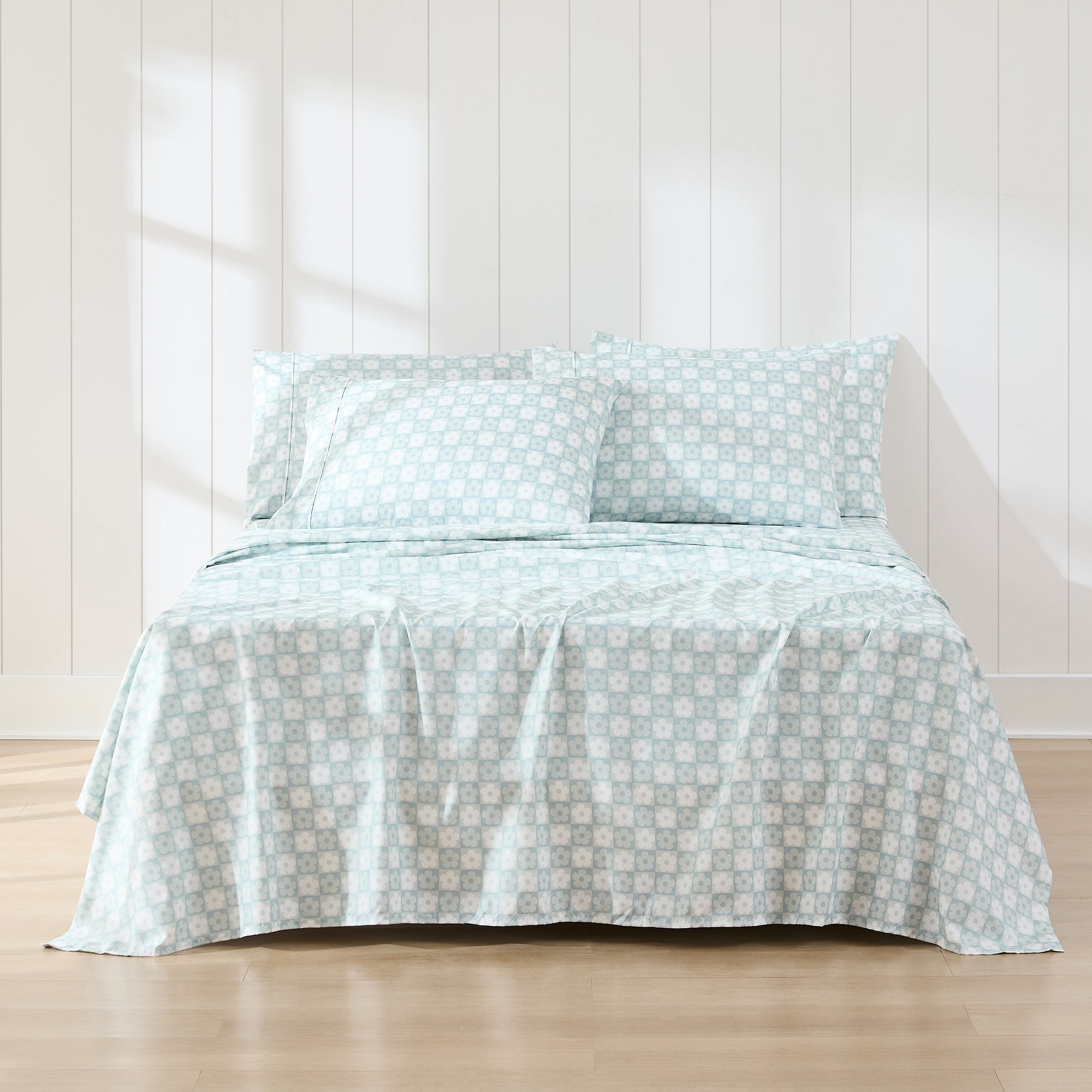 Daisy Checkered Sheet Set - Soft Floral Bedding for Queen Size Bed, Breathable & Comfortable - Perfect for Spring & Summer Nights, Guest Rooms, and Cozy Home Decor