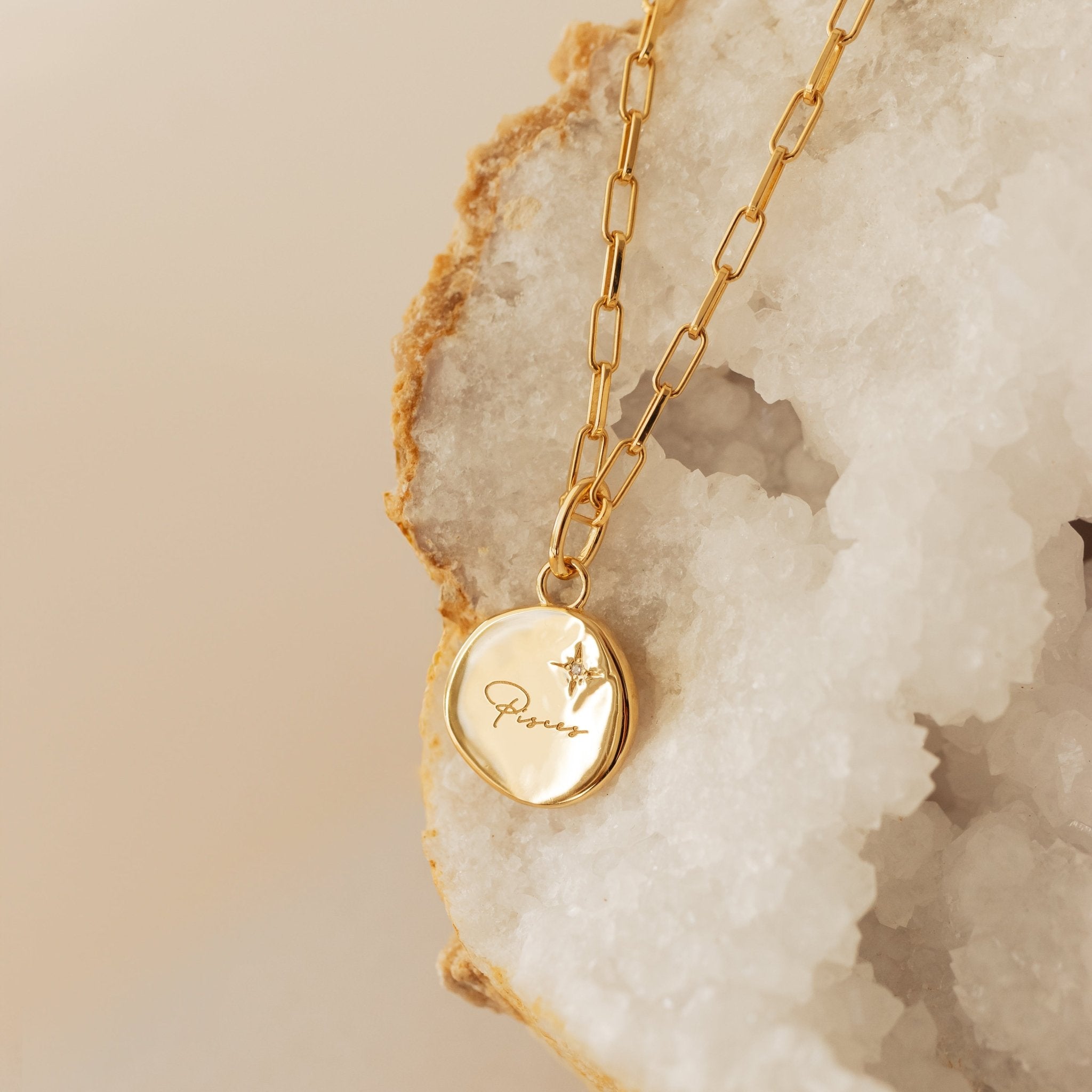 Dream Pisces Medallion Necklace - Zodiac Pendant for Women - Perfect for Birthdays, Gifts & Spiritual Jewelry Collection