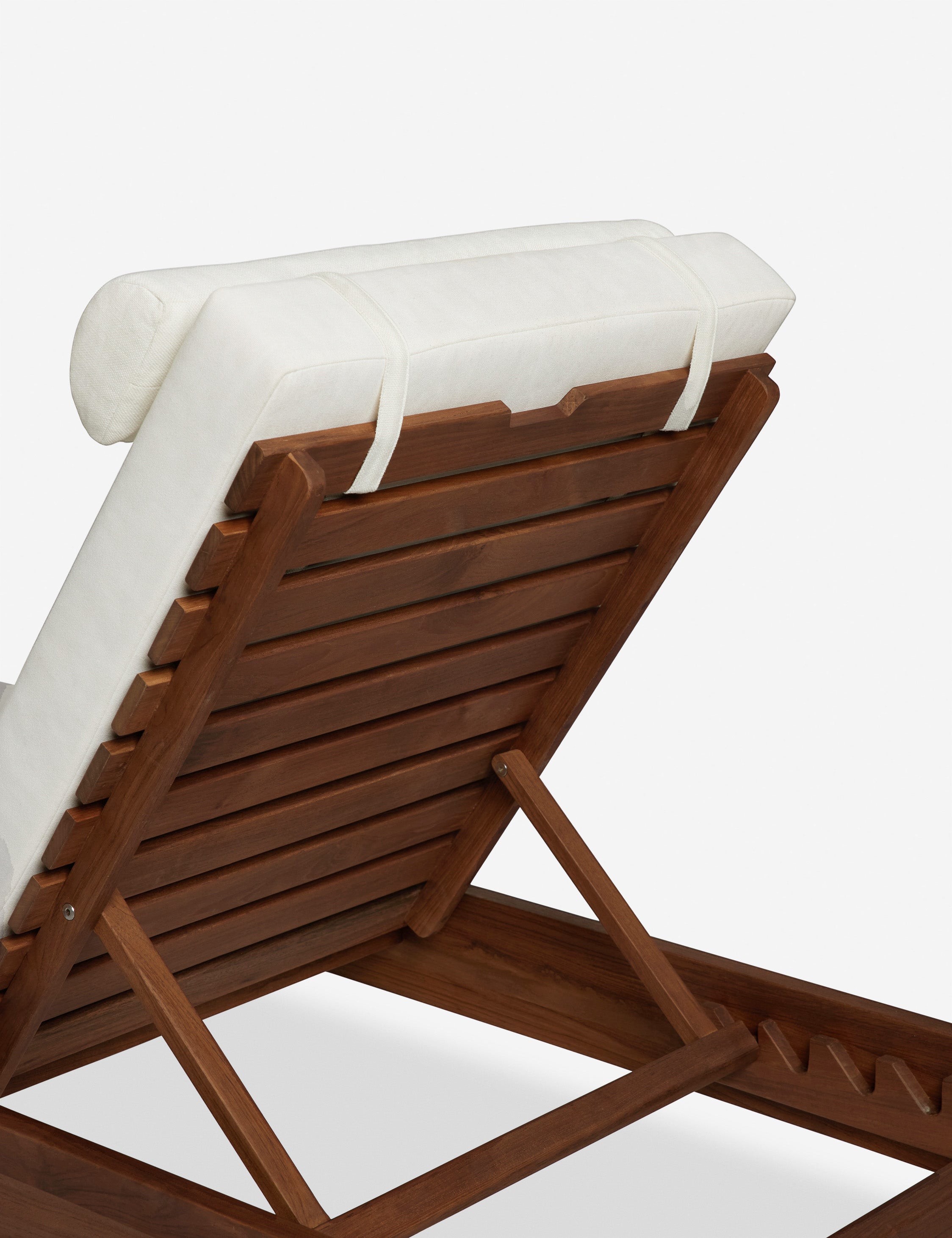 Bassano Outdoor Chaise Lounge Chair - Waterproof Wicker Patio Furniture for Poolside, Garden & Backyard Relaxation