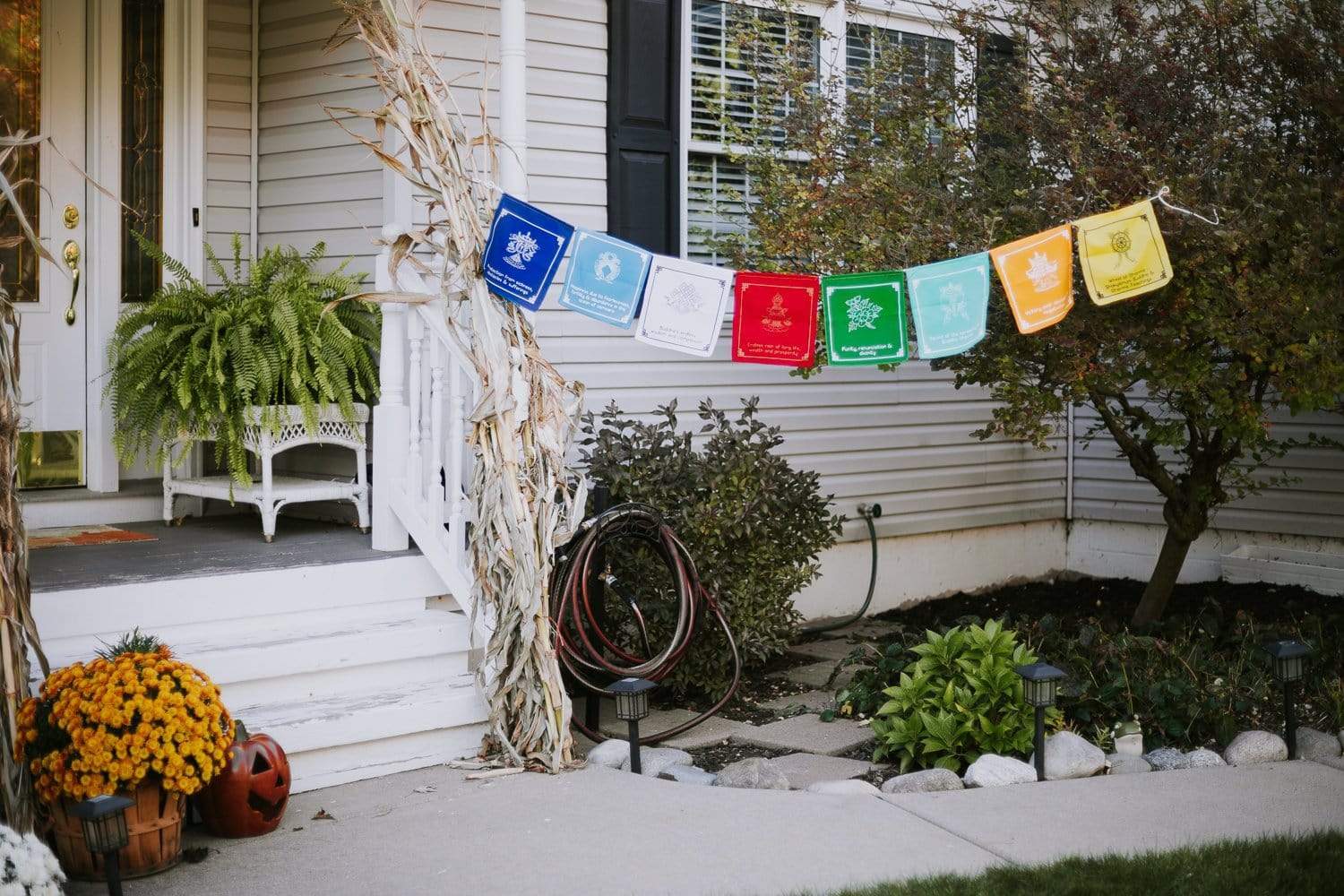 8 Auspicious Symbols Prayer Flags - Buddhist Prayer Flags for Home, Garden & Meditation - Bring Peace, Harmony & Good Luck - Perfect for Yoga Studios, Temples & Outdoor Decor