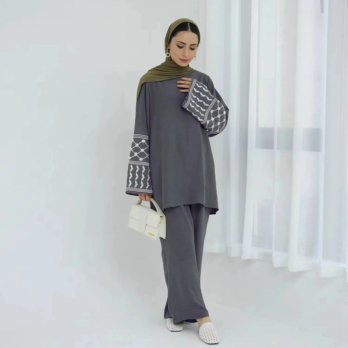 2-Piece Keffiyeh Embroidery Sleeve Wrinkle Pant Suit Set with Tops - Stylish Women's Outfit for Casual Wear, Office, and Special Occasions