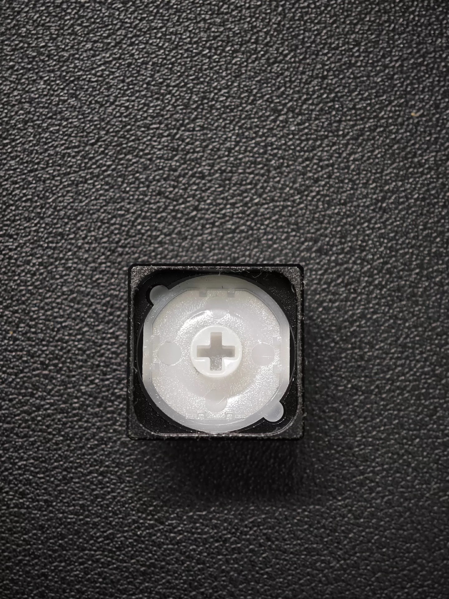 Naruto Sharingan Rotating Custom Keycaps for Mechanical Keyboards - Anime Gaming & Office Decor - Stress Relief & Hypnotic Rotation for Fans