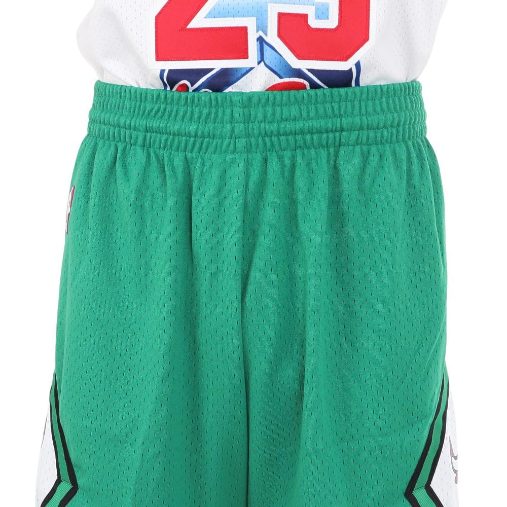 Mitchell & Ness Chicago Bulls NBA Swingman Shorts for Men - 2008 Retro Basketball Shorts for Gym, Streetwear & Casual Outfits