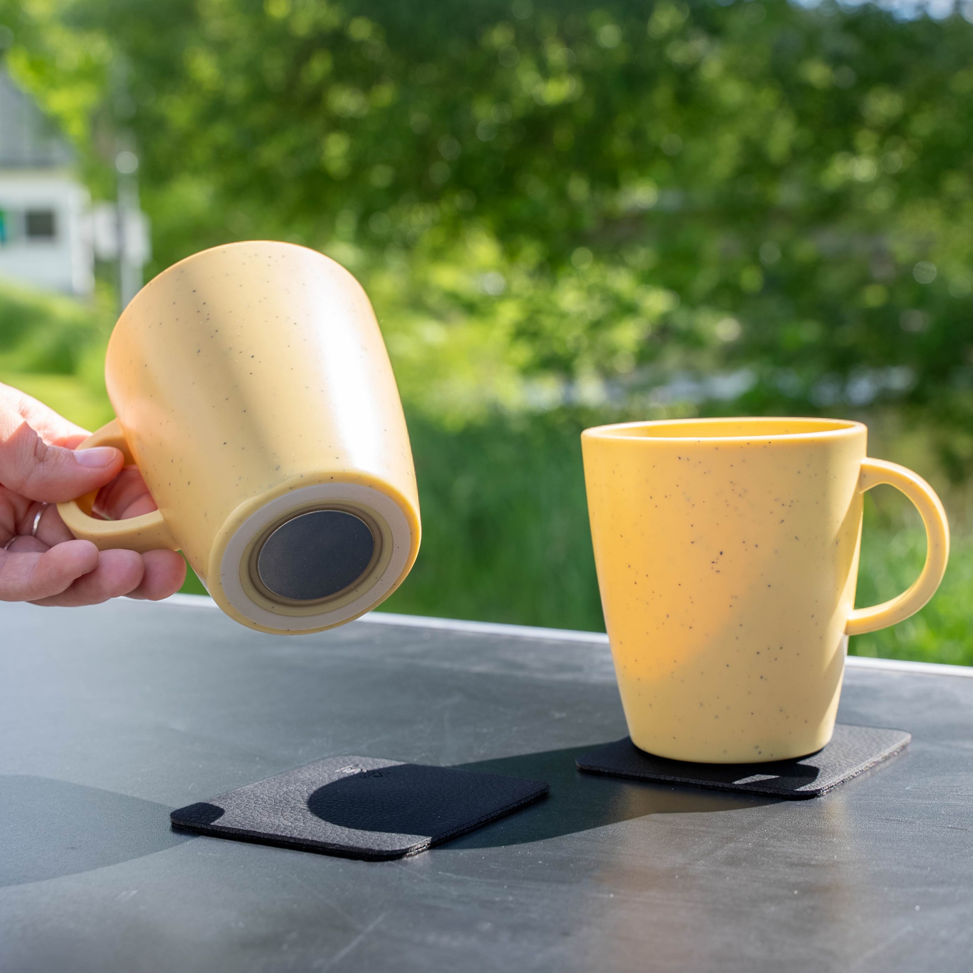 Durable Plastic Cups with Magnet Base - Dolomite Yellow for Parties, Camping & Outdoor Events