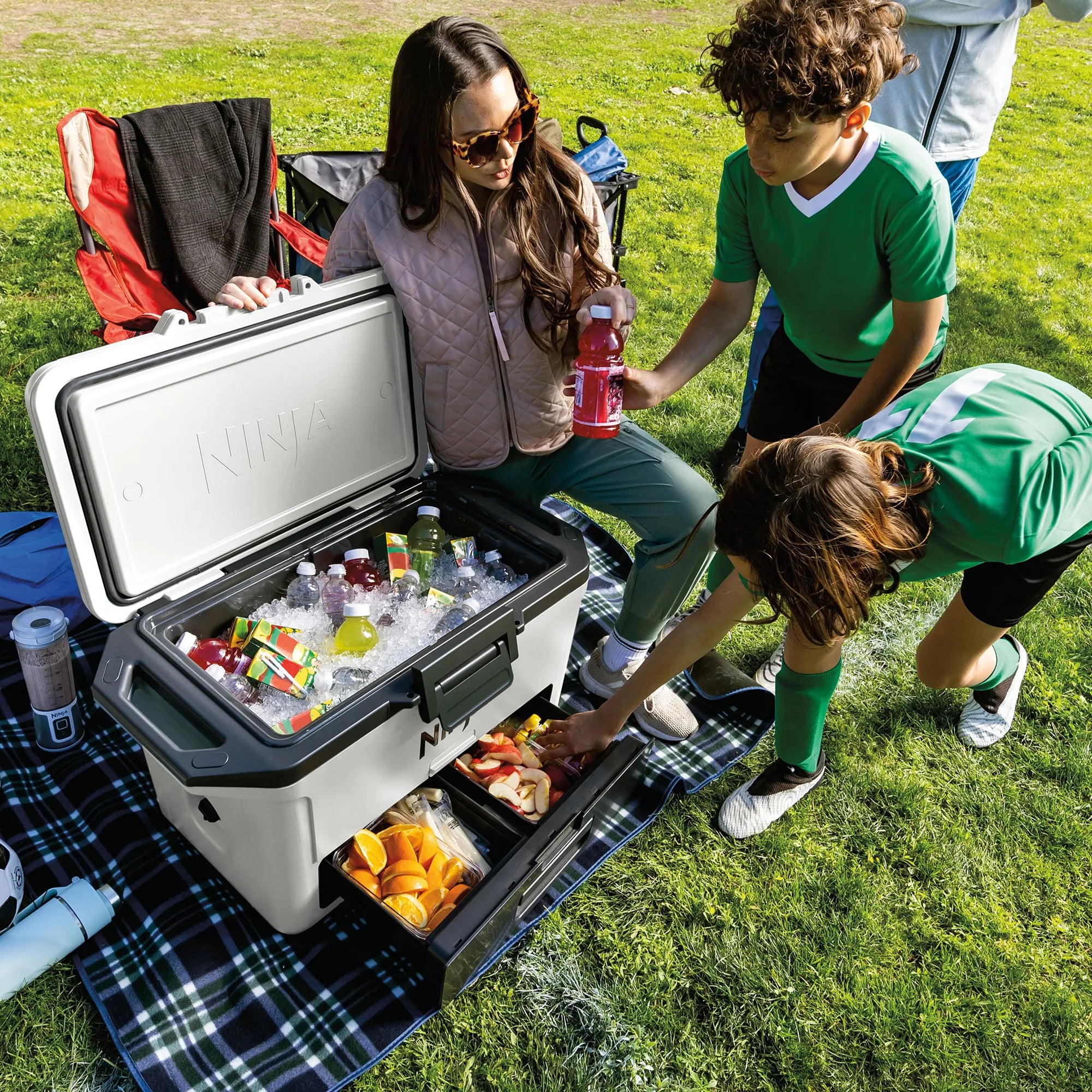 Ninja FrostVault 47L Hard Cooler with Dry Zone - Insulated Outdoor Cooler for Camping, Beach, Picnics & Tailgating - Leakproof Food Storage with Separate Dry Compartment