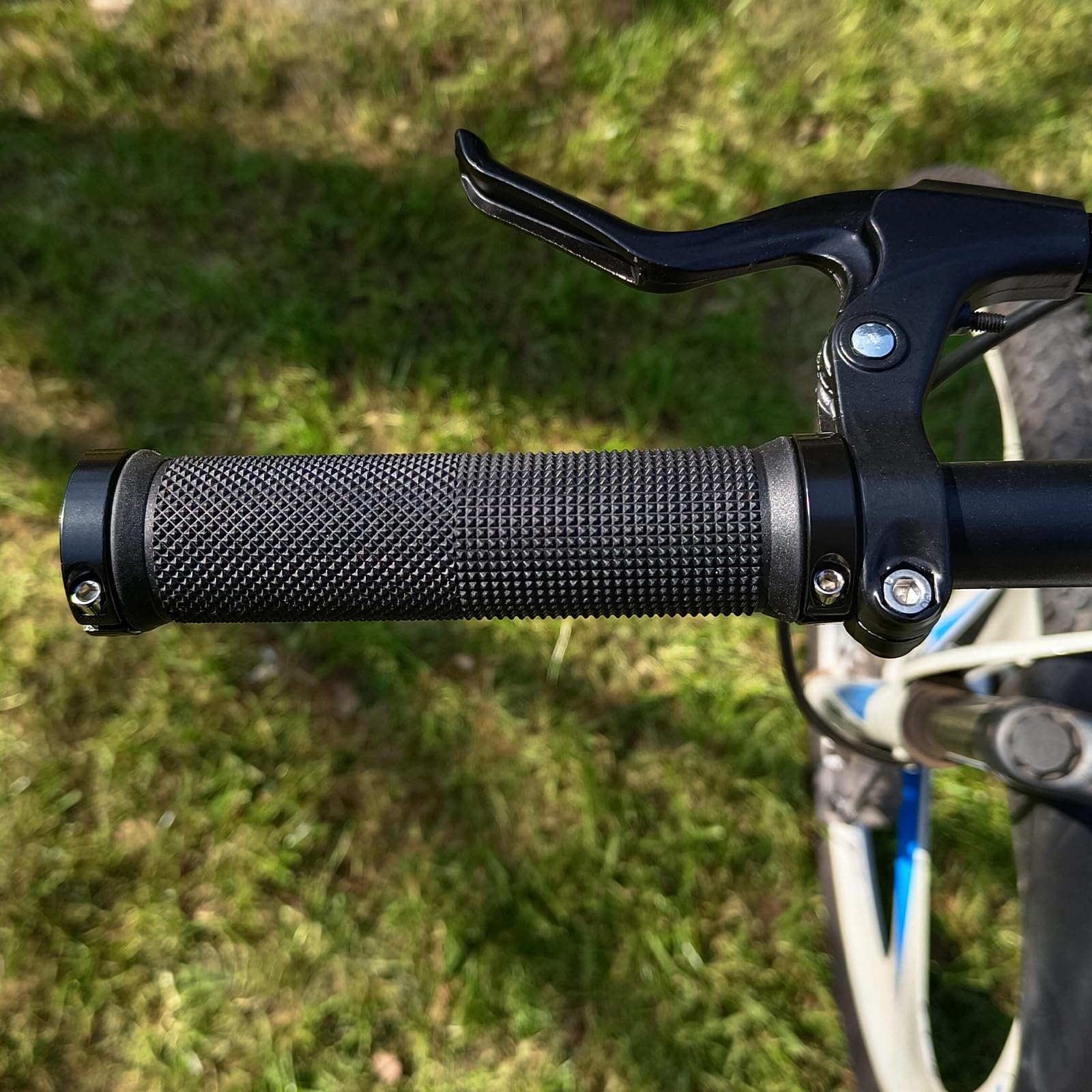 Premium MTB Bike Handlebar Grips - Ergonomic Elastic Grainy Design with Double Lock for BMX, E-Bike, Scooter & Urban Bicycles | Ideal for Commuting, Off-Roading & Long Rides