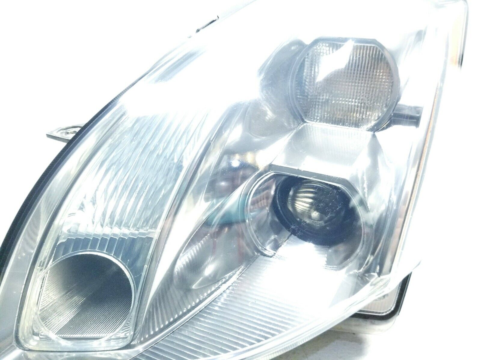04-06 Nissan Maxima Headlight Assembly - Driver Side Left OEM Xenon Replacement (Part# 110k) - Perfect for Night Driving & Enhanced Visibility