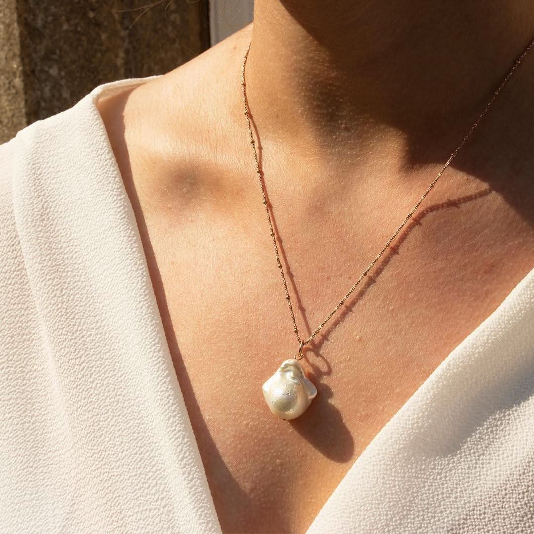 Elegant Baroque Pearl Necklace in Ivory with Rose Gold Accents - Perfect for Weddings, Parties & Special Occasions
