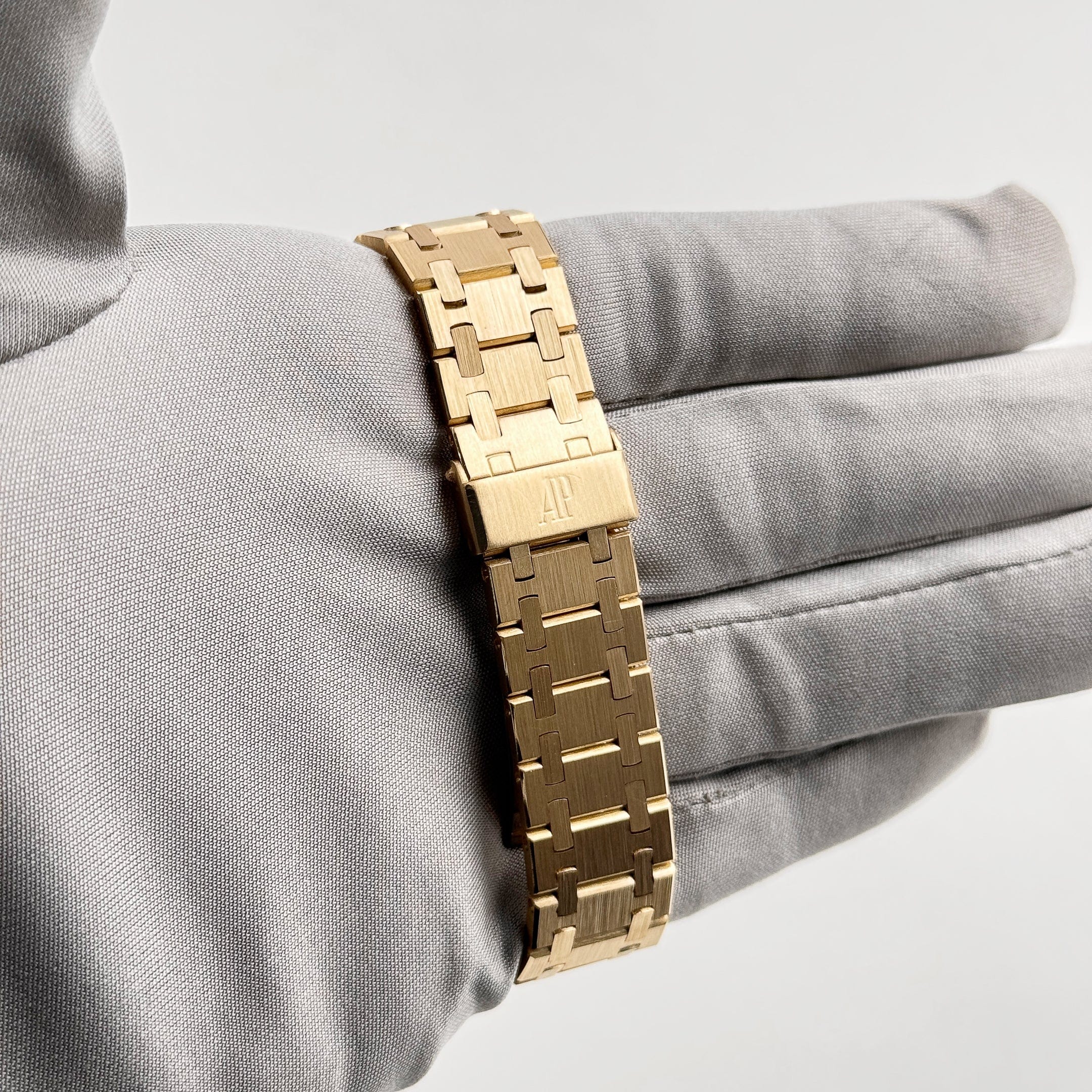 Audemars Piguet Royal Oak 4100BA 18K Yellow Gold Men's Watch with Diamond Dial & Bezel - Luxury Quartz Timepiece for Business, Gala & Special Occasions